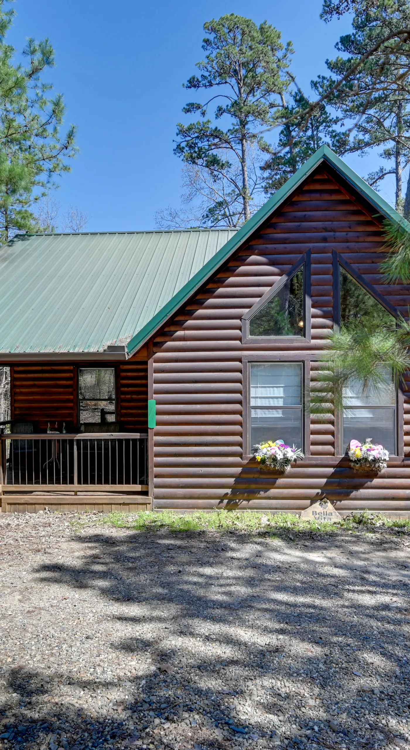 Broken Bow Cabin w/ Hot Tub & Fire Pit, Near Lake!