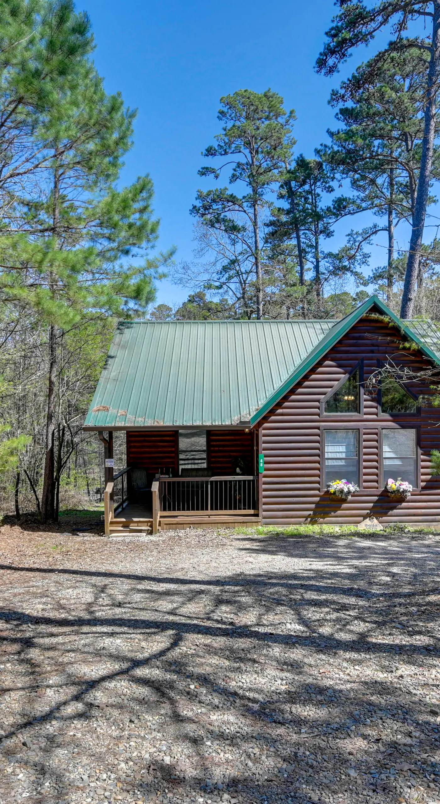 Broken Bow Cabin w/ Hot Tub & Fire Pit, Near Lake!