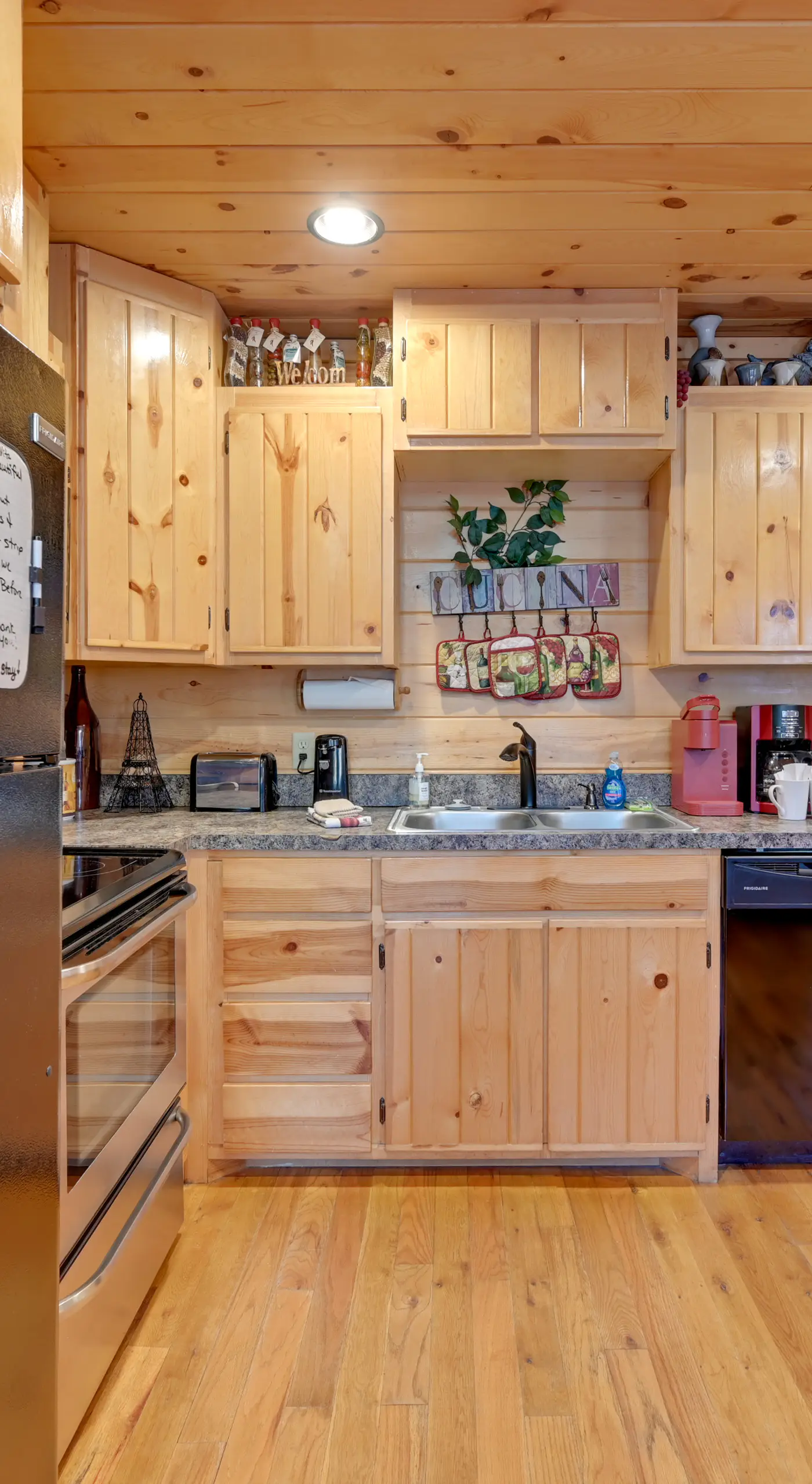 Broken Bow Cabin w/ Hot Tub & Fire Pit, Near Lake!