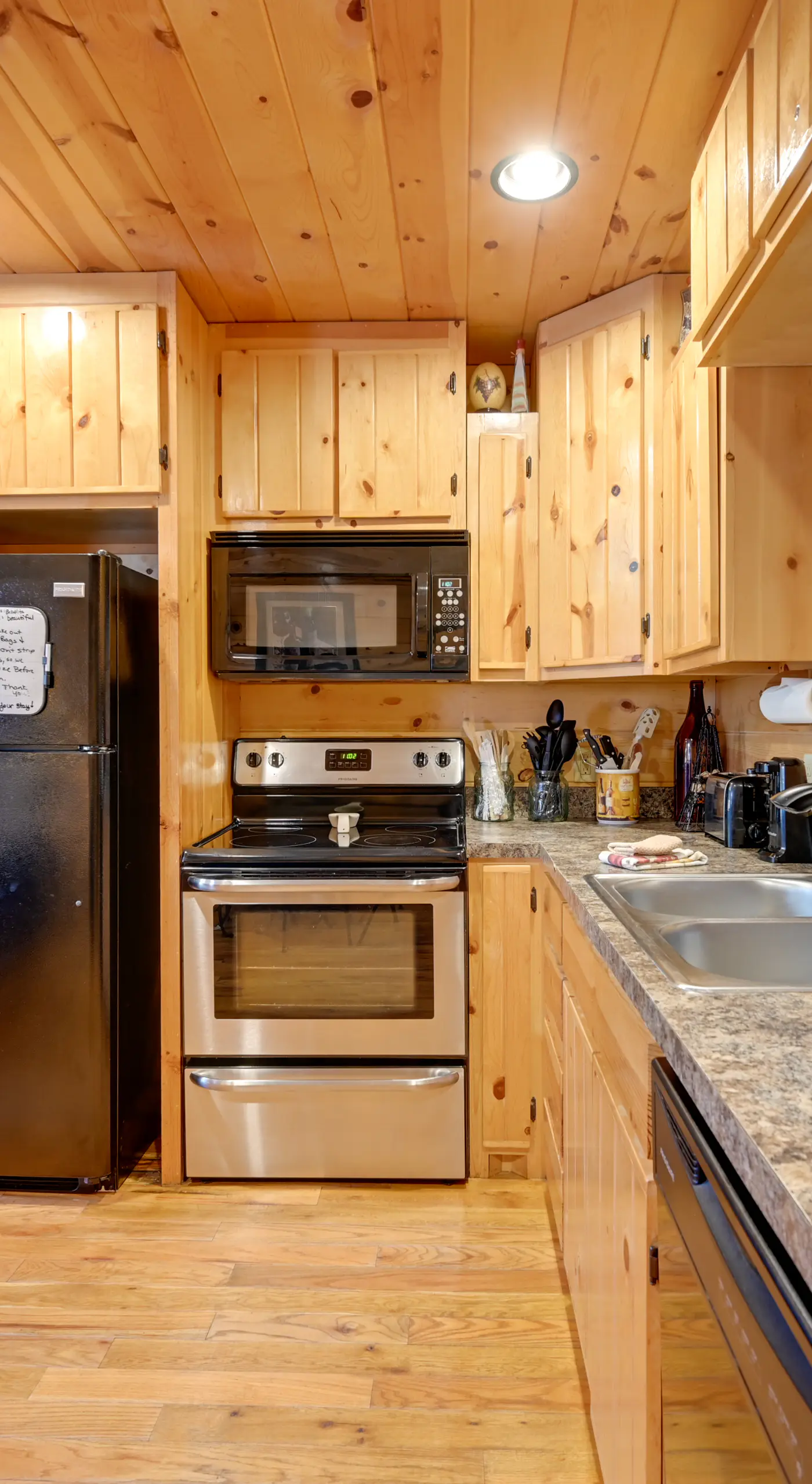 Broken Bow Cabin w/ Hot Tub & Fire Pit, Near Lake!