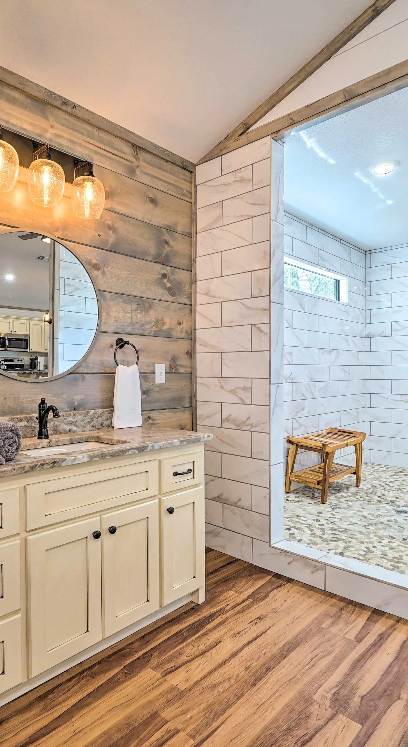 Chic Broken Bow Escape w/ Hot Tub & Fire Pit!