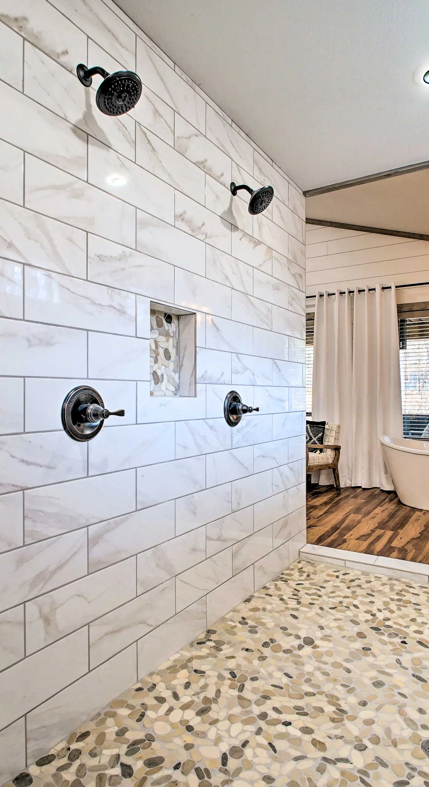 Chic Broken Bow Escape w/ Hot Tub & Fire Pit!