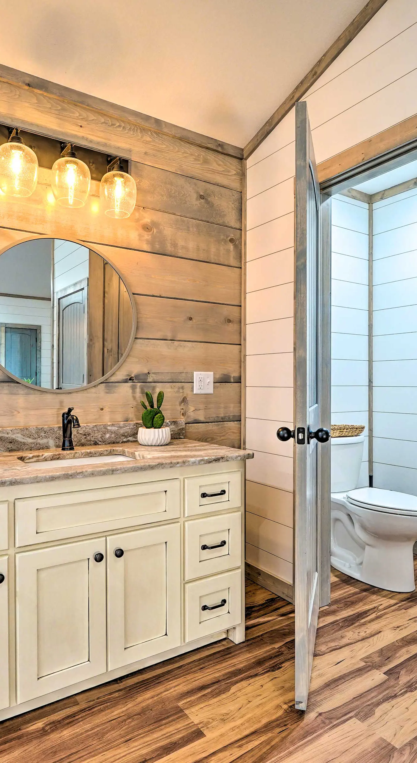 Chic Broken Bow Escape w/ Hot Tub & Fire Pit!