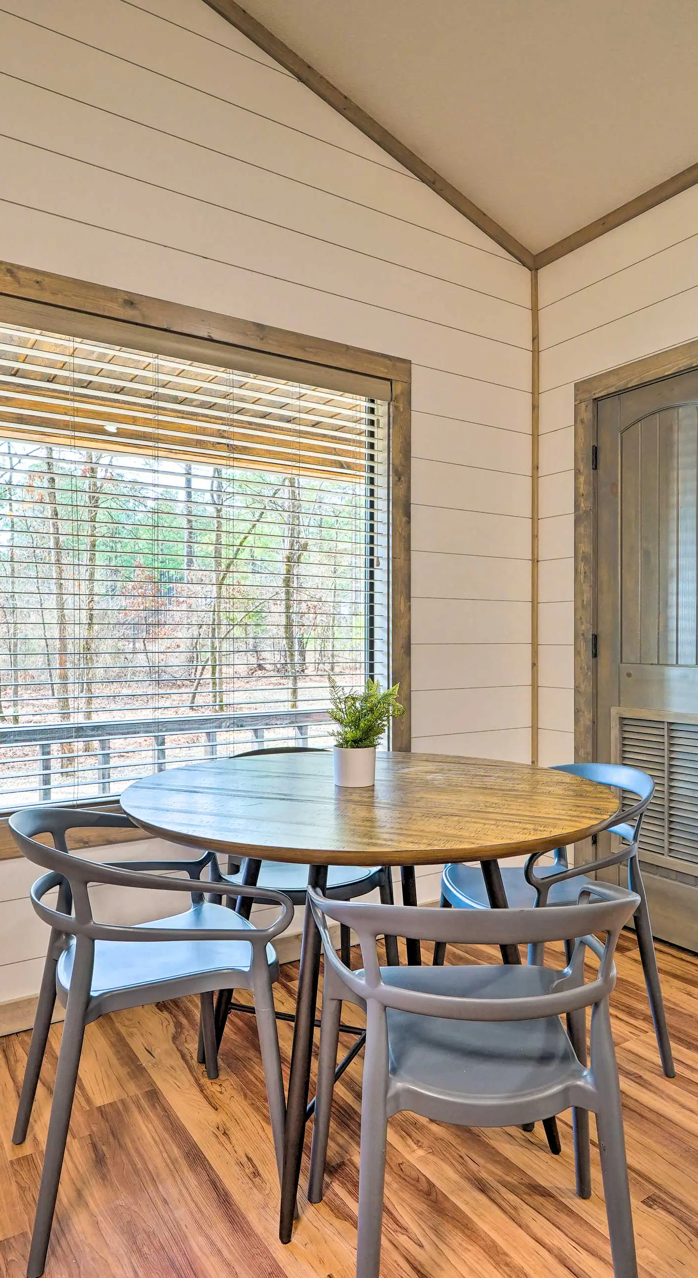 Chic Broken Bow Escape w/ Hot Tub & Fire Pit!