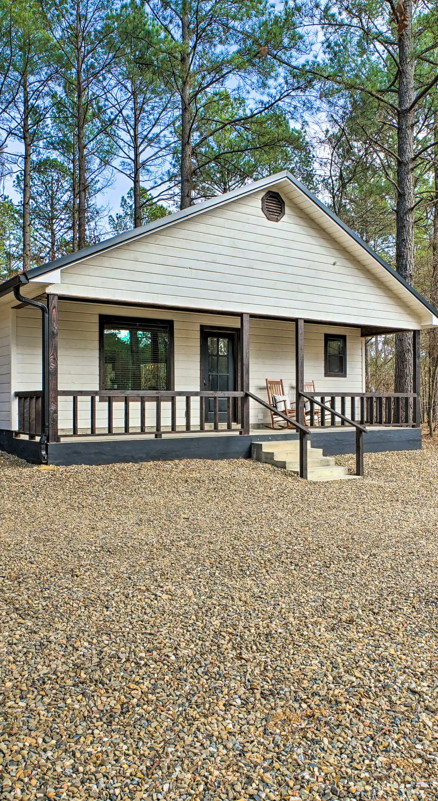 Chic Broken Bow Escape w/ Hot Tub & Fire Pit!