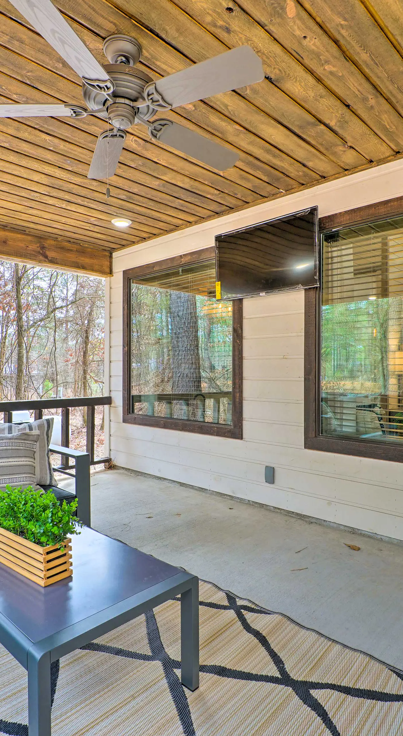 Chic Broken Bow Escape w/ Hot Tub & Fire Pit!