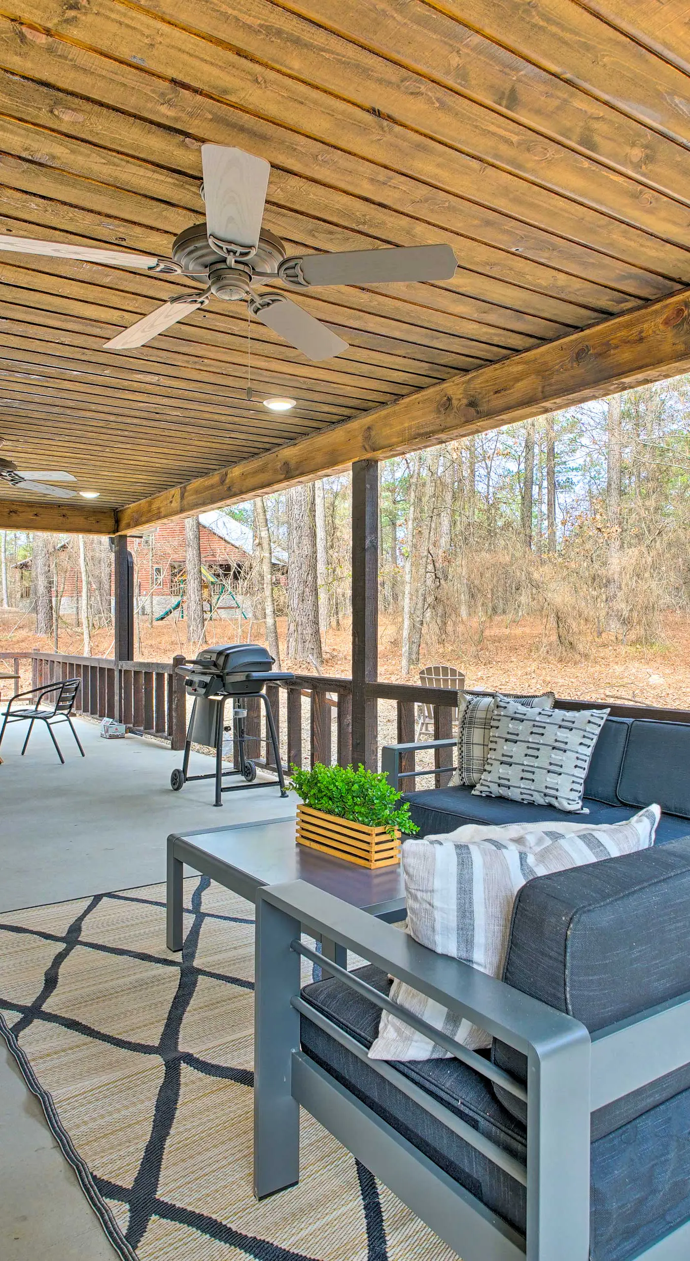Chic Broken Bow Escape w/ Hot Tub & Fire Pit!