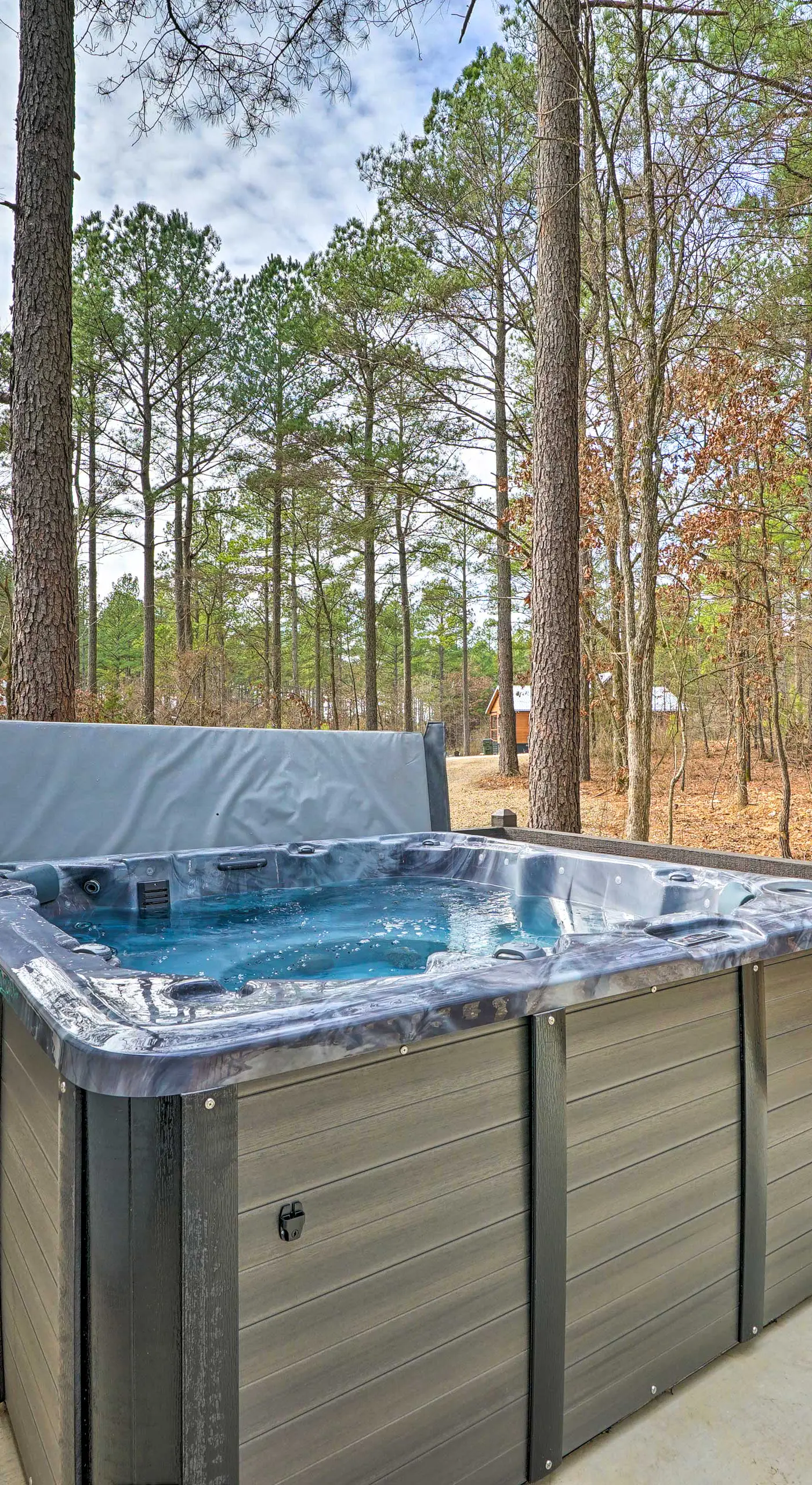 Chic Broken Bow Escape w/ Hot Tub & Fire Pit!