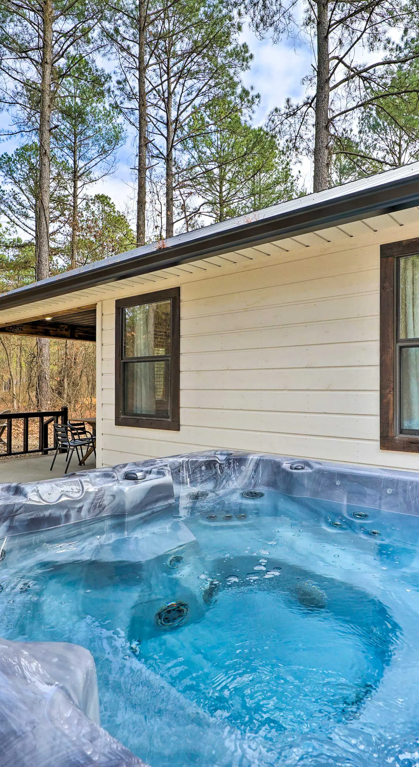 Chic Broken Bow Escape w/ Hot Tub & Fire Pit!