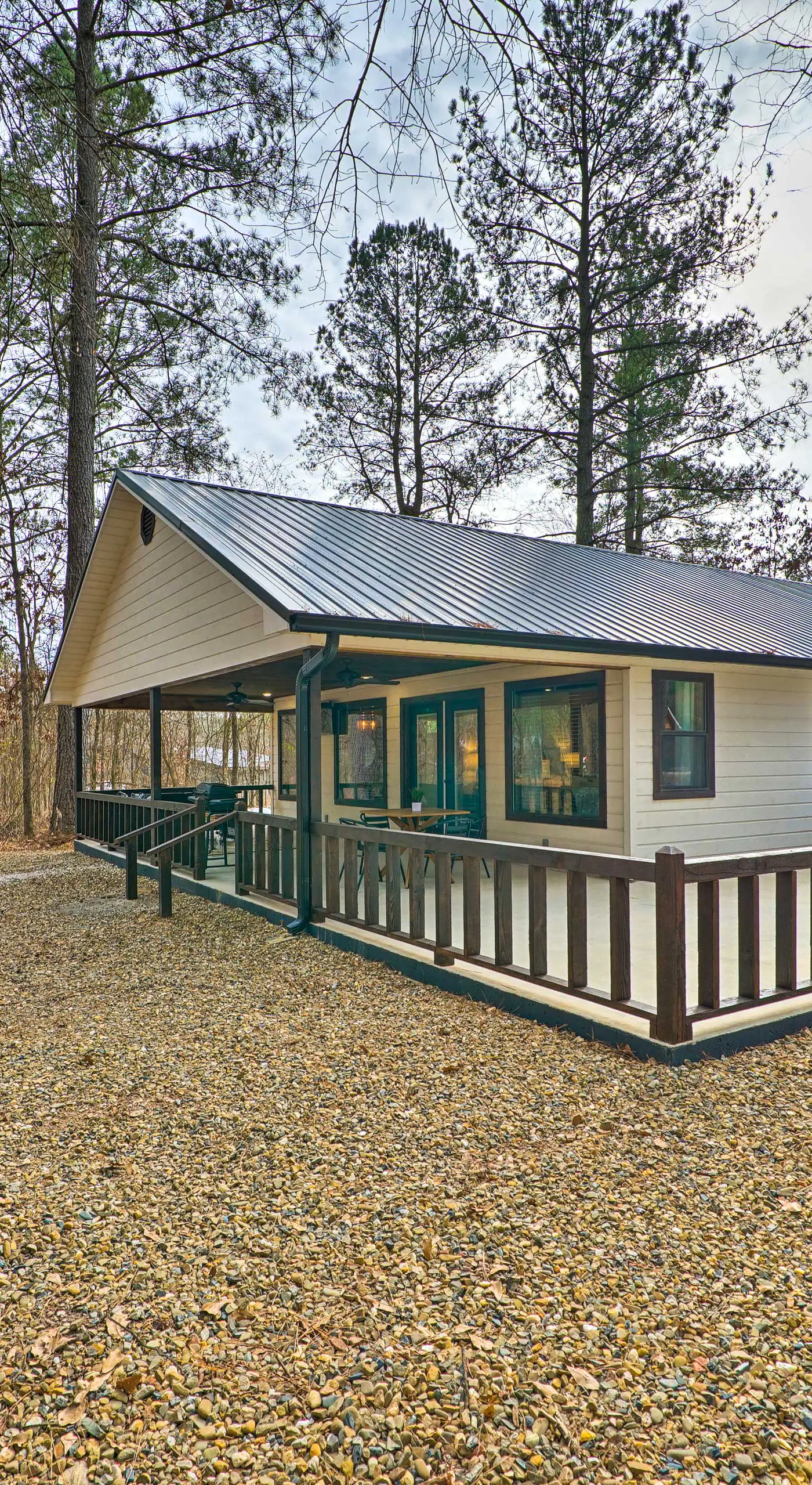 Chic Broken Bow Escape w/ Hot Tub & Fire Pit!