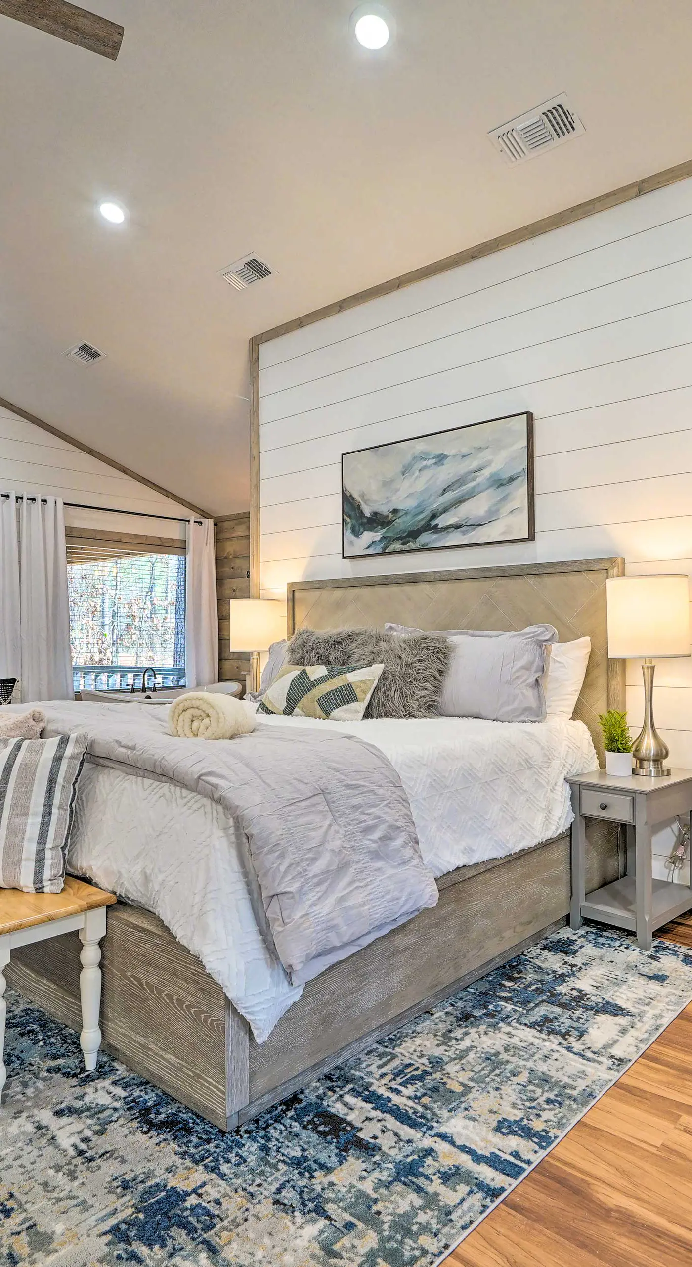 Chic Broken Bow Escape w/ Hot Tub & Fire Pit!