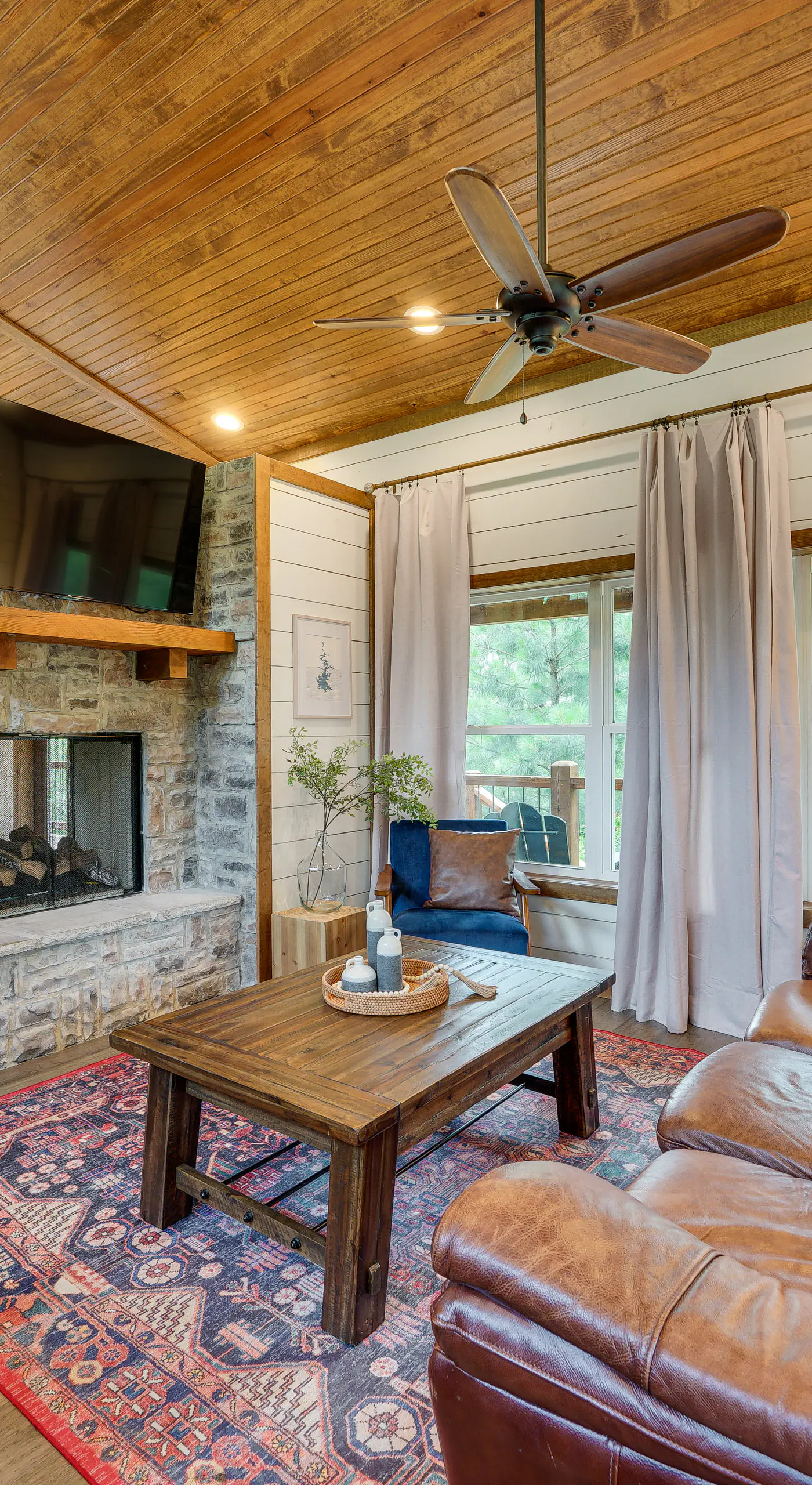 Tree-Lined Broken Bow Studio Cabin w/ Hot Tub!