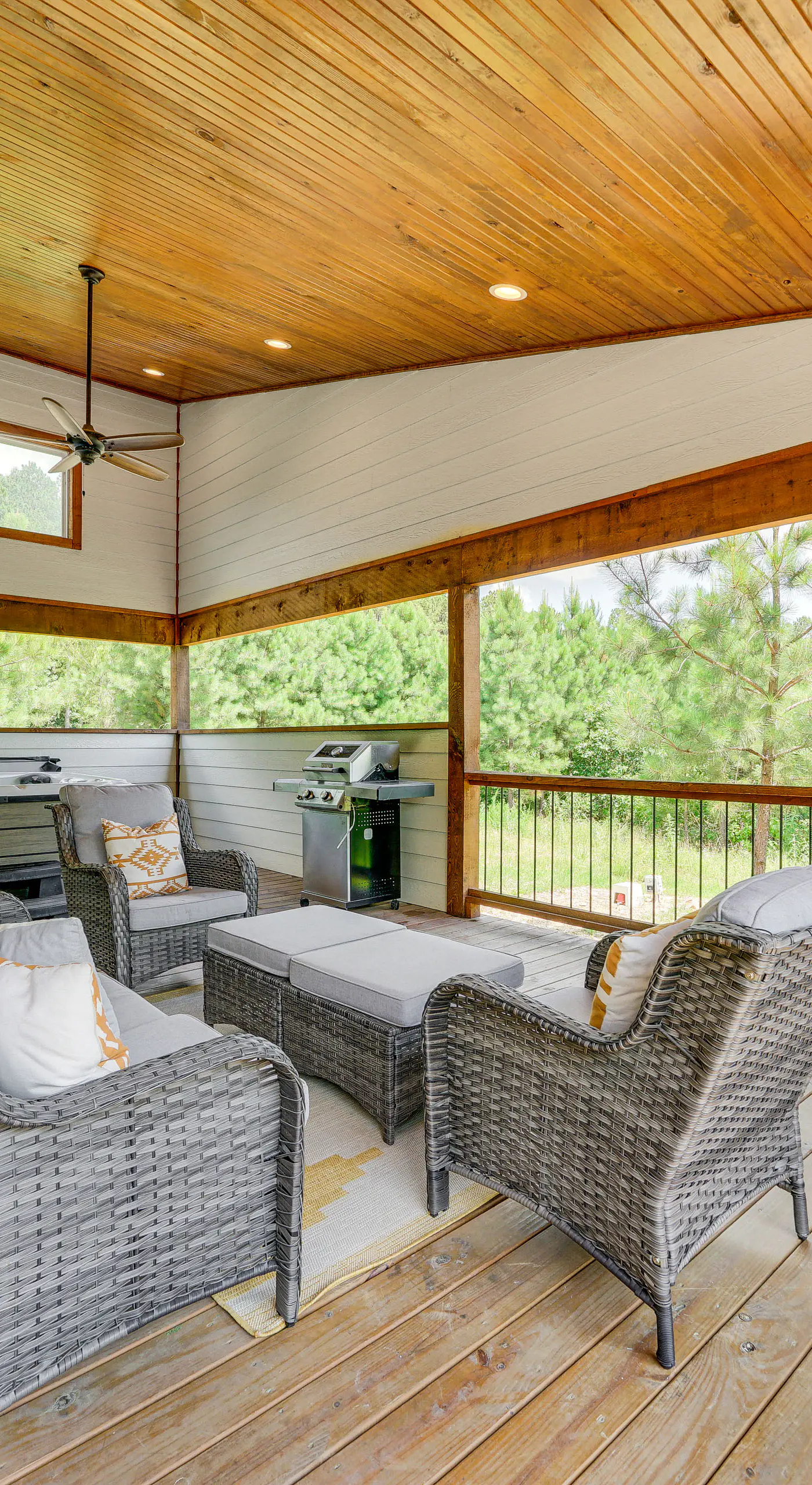 Tree-Lined Broken Bow Studio Cabin w/ Hot Tub!