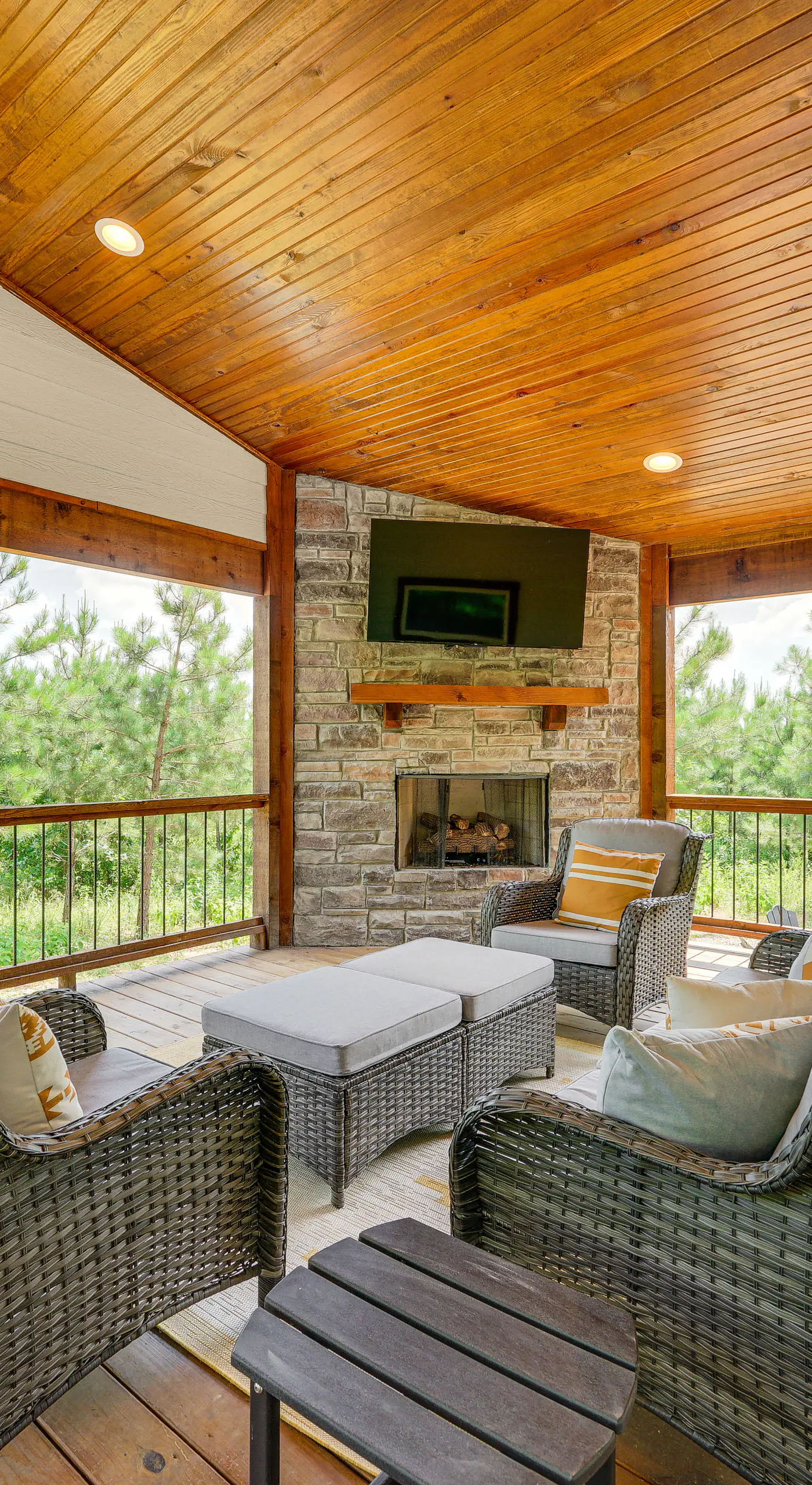 Tree-Lined Broken Bow Studio Cabin w/ Hot Tub!