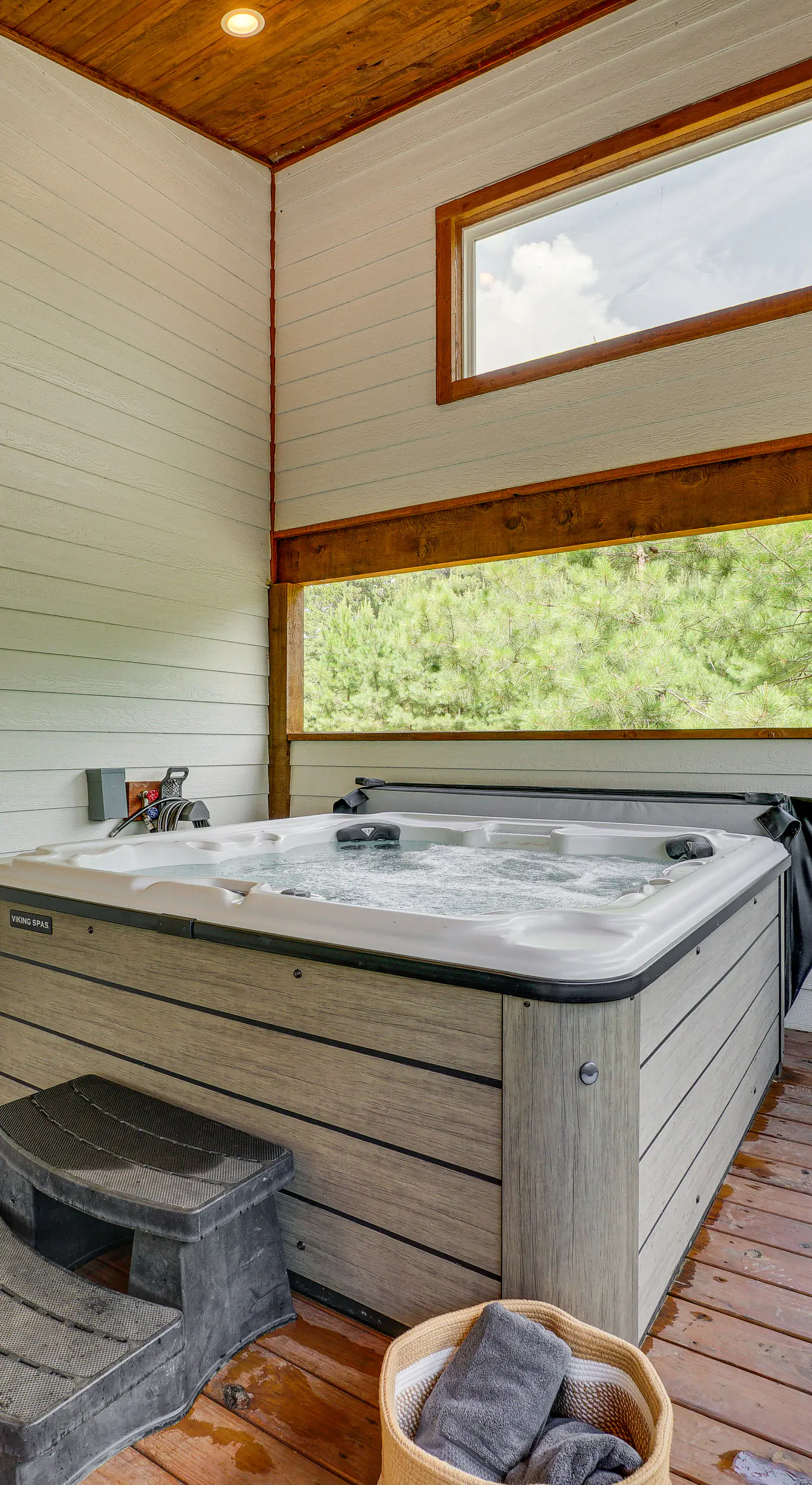 Tree-Lined Broken Bow Studio Cabin w/ Hot Tub!