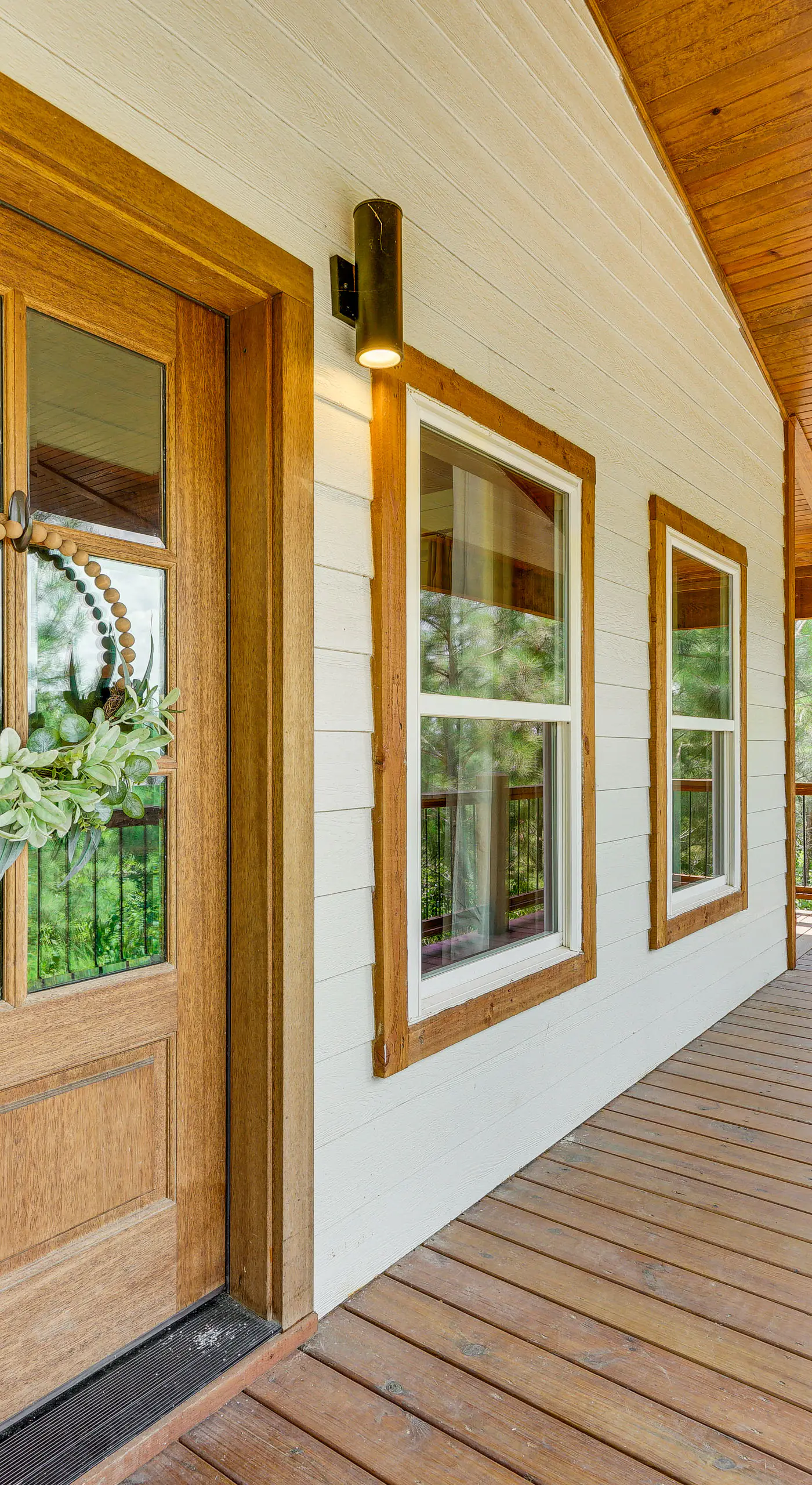 Tree-Lined Broken Bow Studio Cabin w/ Hot Tub!