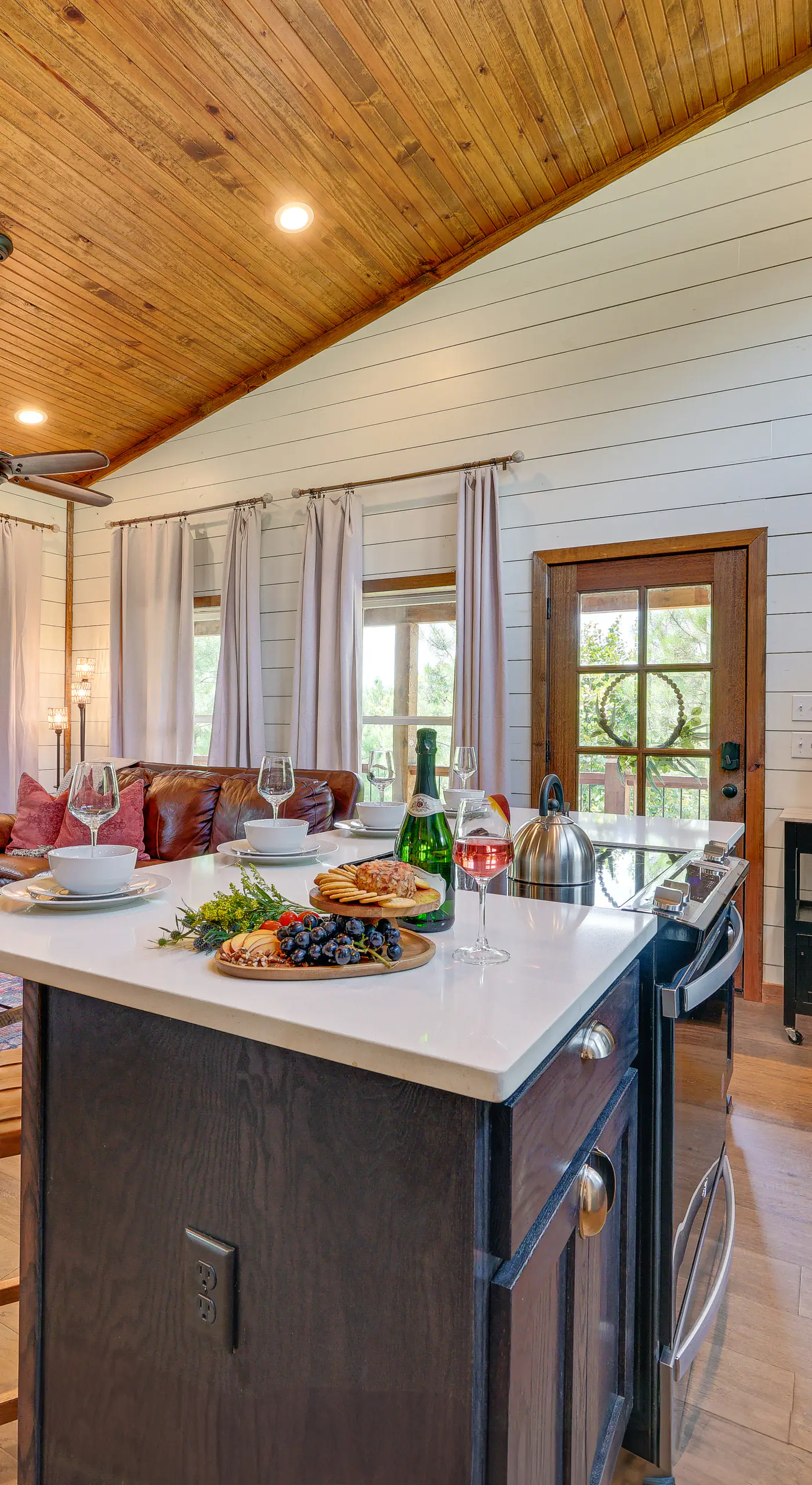 Tree-Lined Broken Bow Studio Cabin w/ Hot Tub!