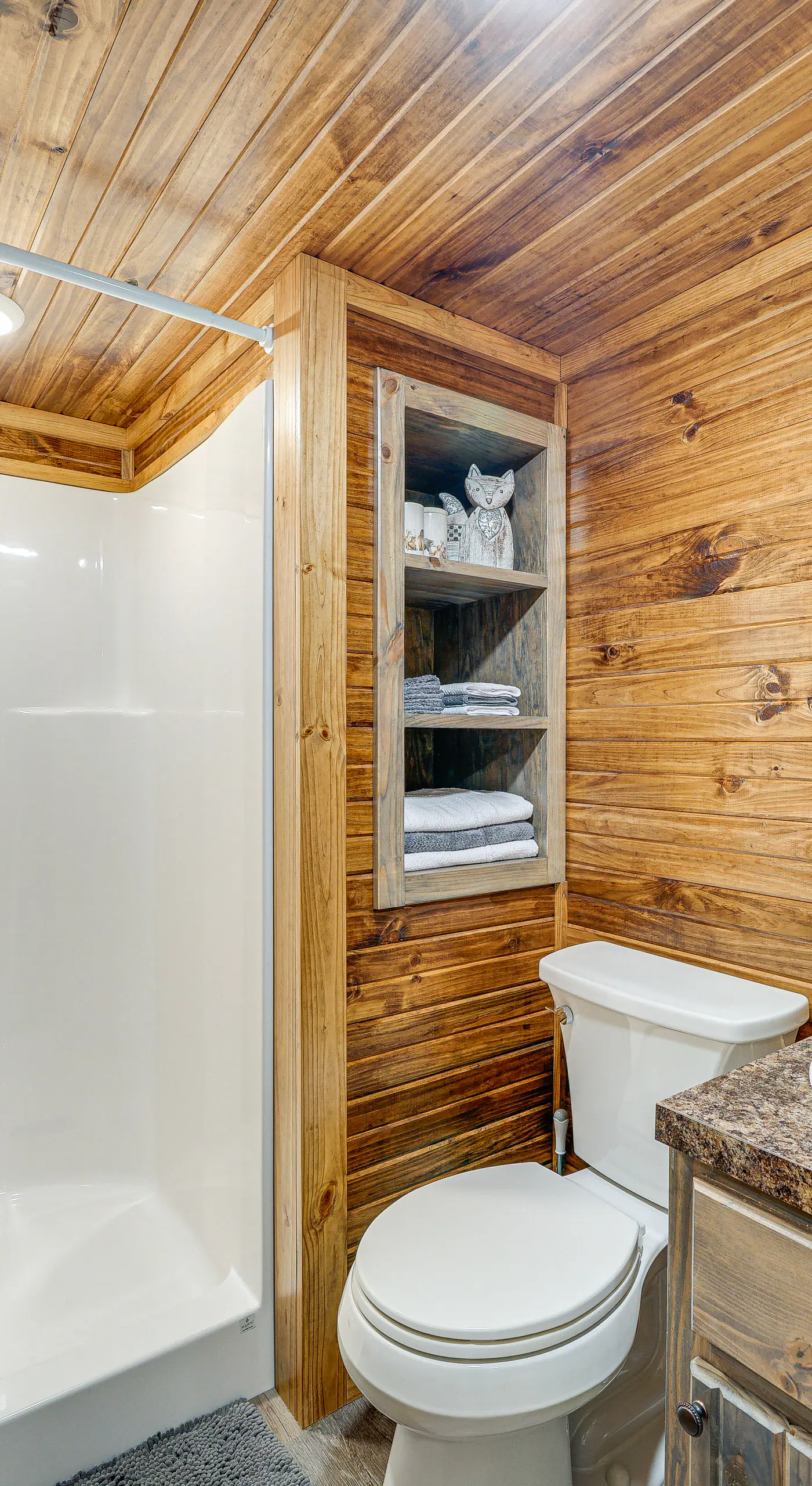 Couple’s Cabin in Broken Bow ~ 5 Mi to Downtown!
