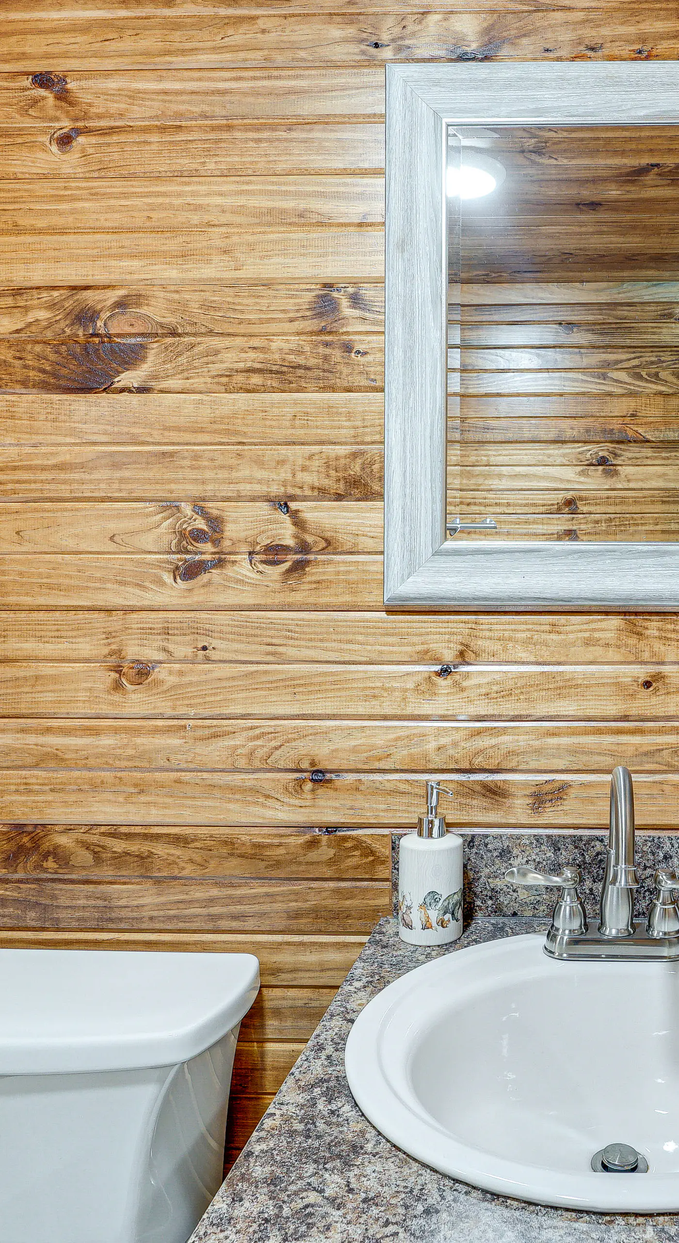 Couple’s Cabin in Broken Bow ~ 5 Mi to Downtown!