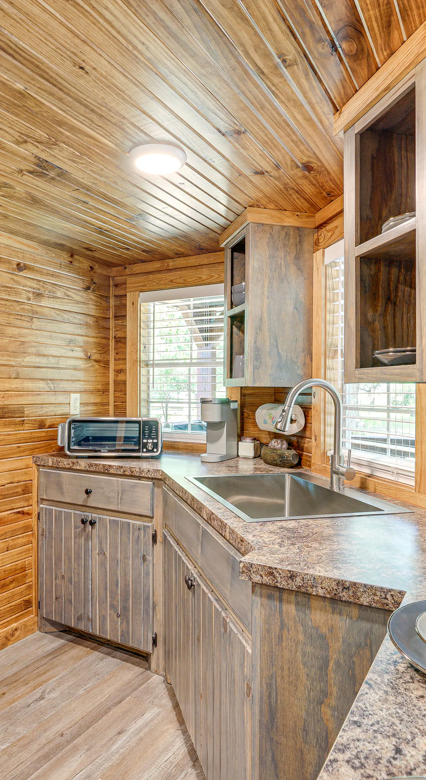 Couple’s Cabin in Broken Bow ~ 5 Mi to Downtown!