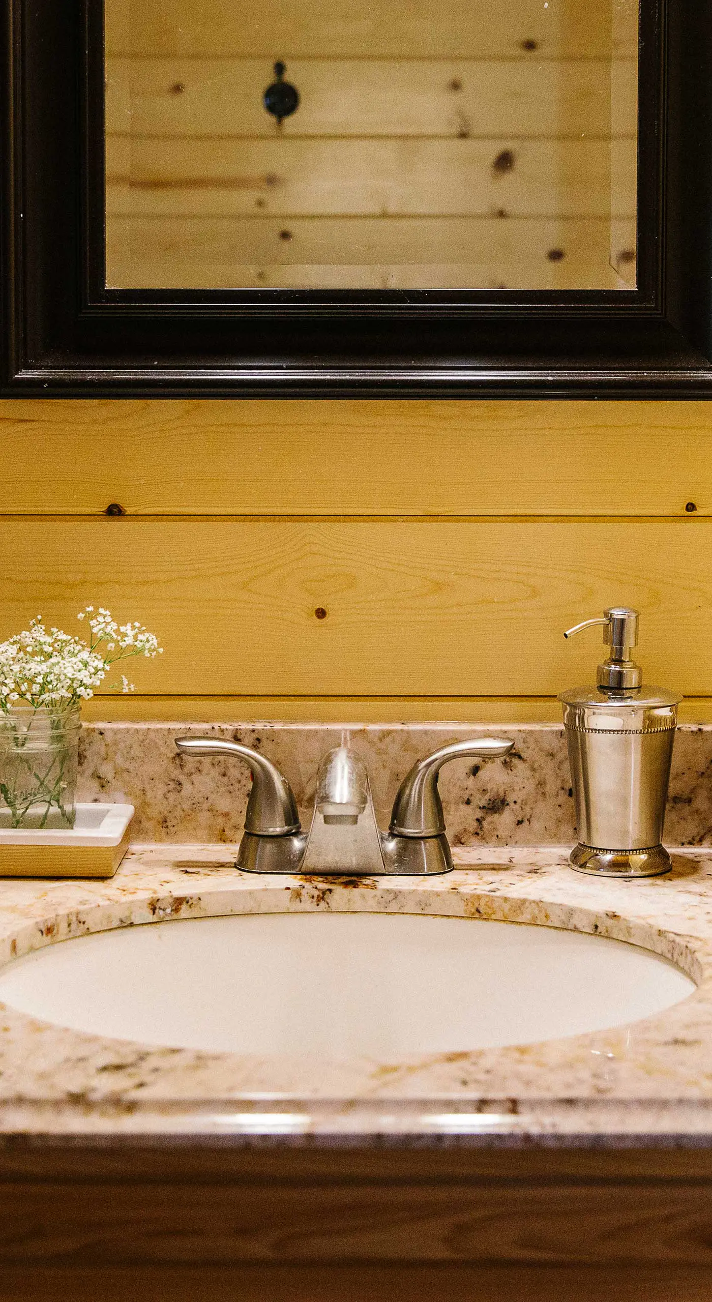 Paradise Valley Cabin by Chico & Yellowstone Park!