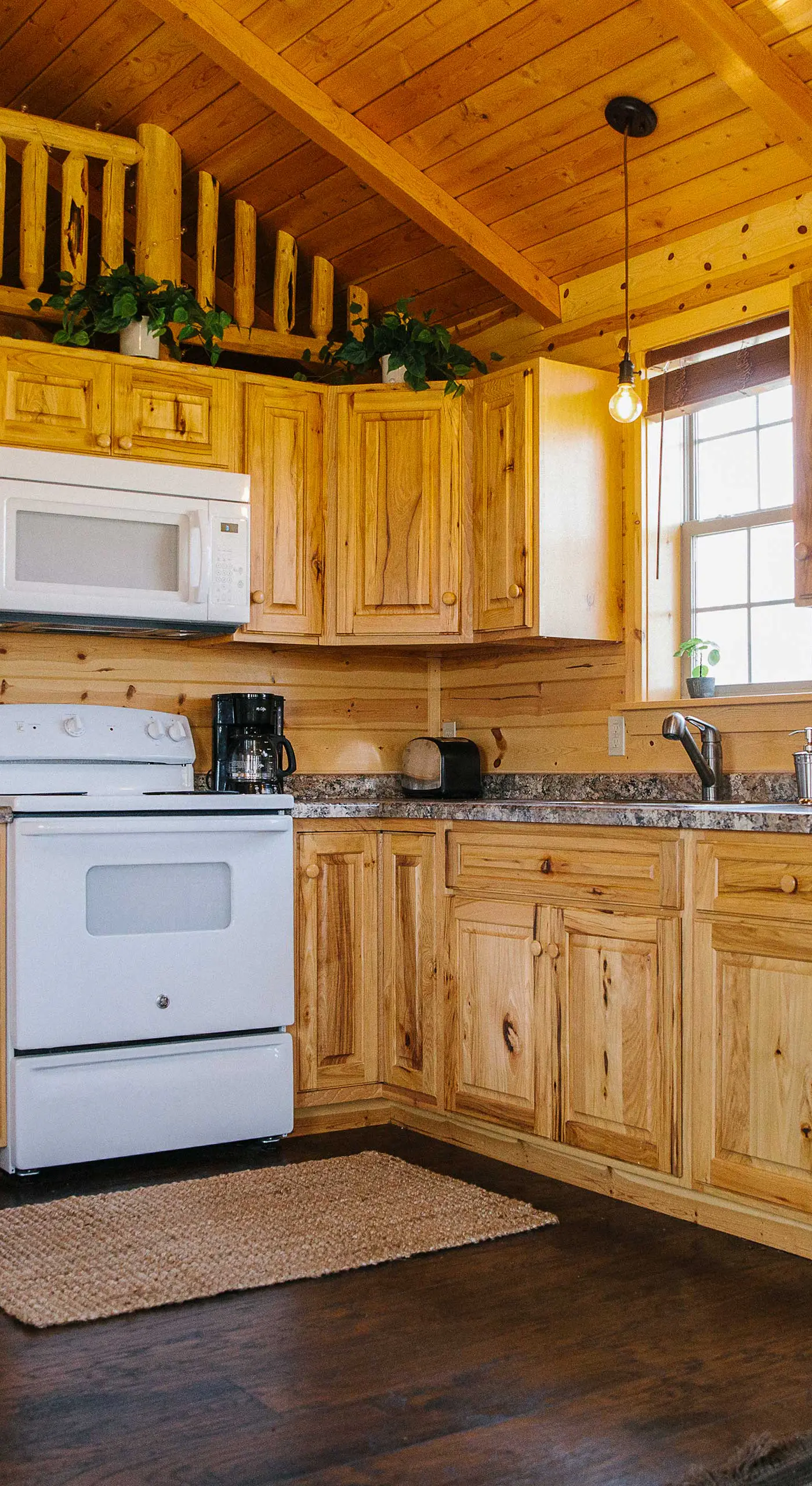 Paradise Valley Cabin by Chico & Yellowstone Park!