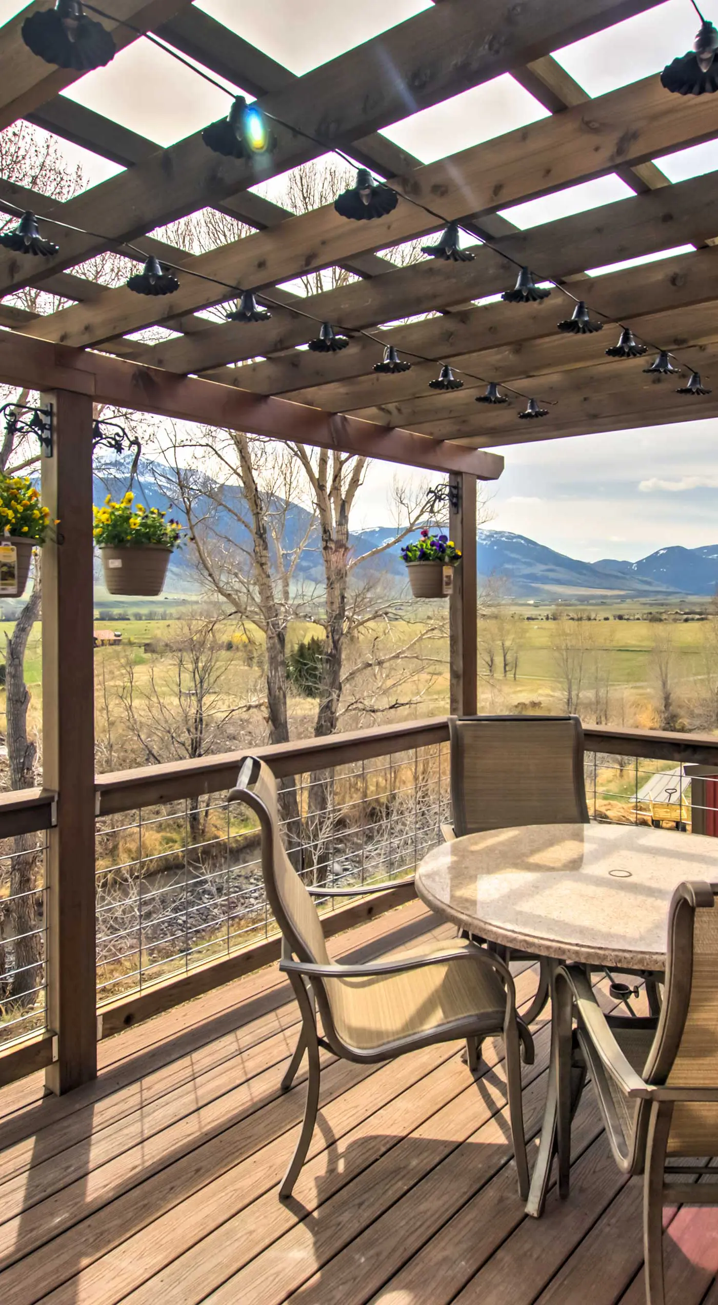 Lovely Livingston Loft w/ Mountain & River Views!