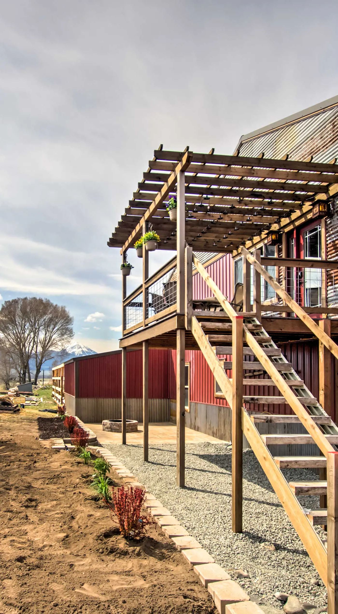 Lovely Livingston Loft w/ Mountain & River Views!