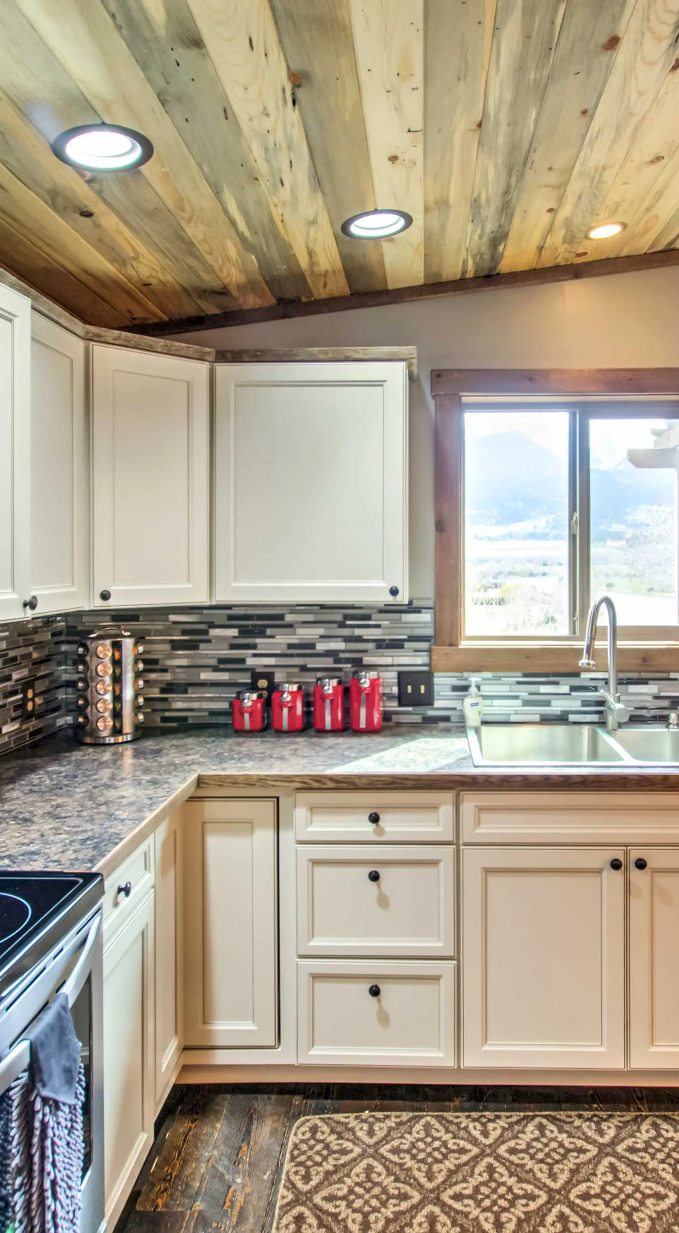 Lovely Livingston Loft w/ Mountain & River Views!