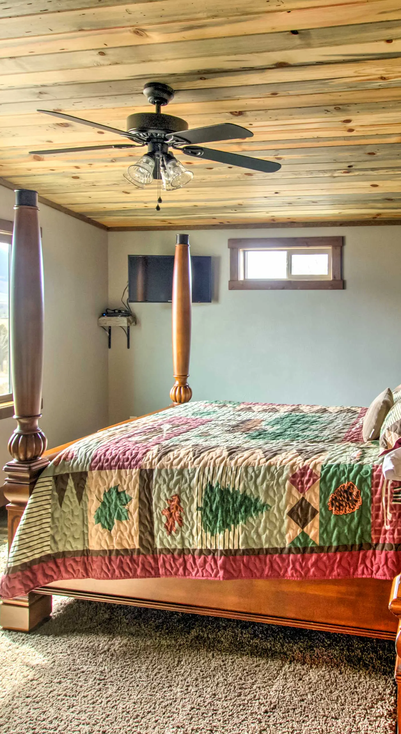 Lovely Livingston Loft w/ Mountain & River Views!