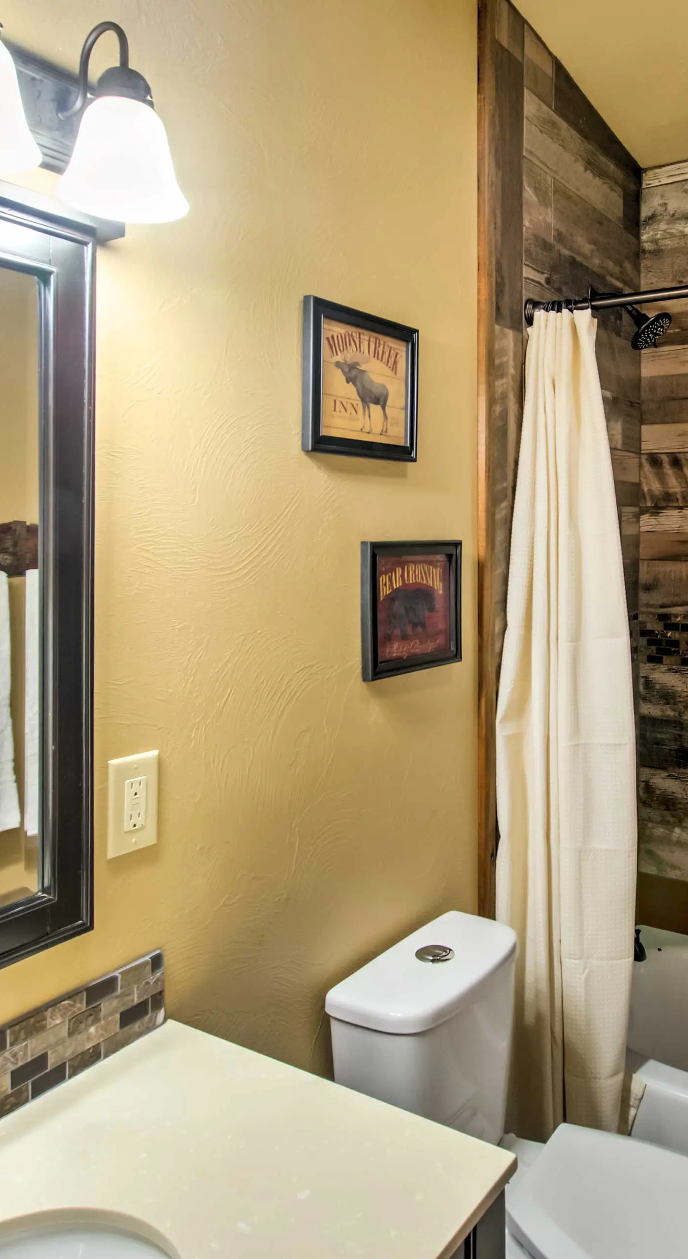 Lovely Livingston Loft w/ Mountain & River Views!