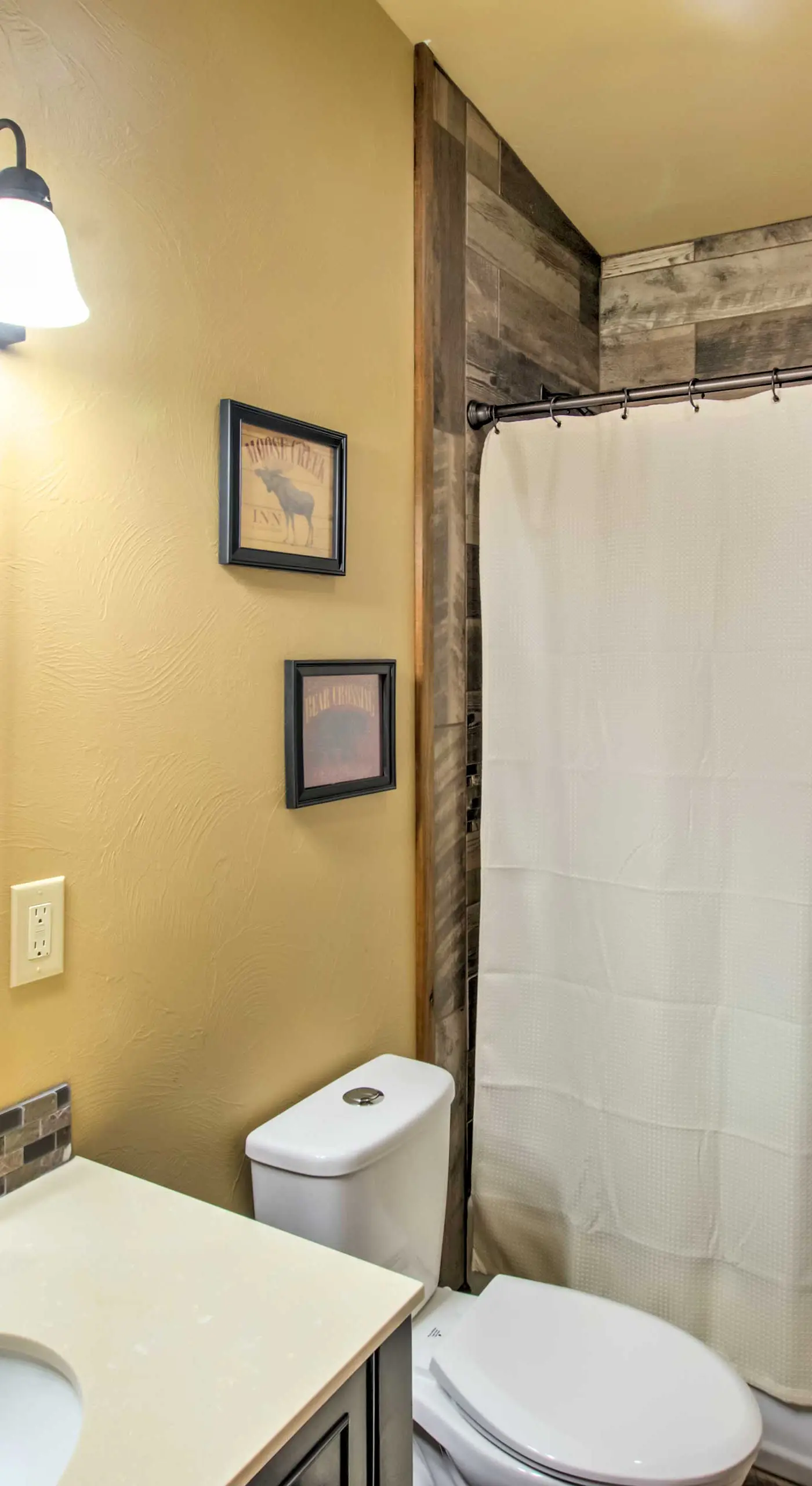 Lovely Livingston Loft w/ Mountain & River Views!