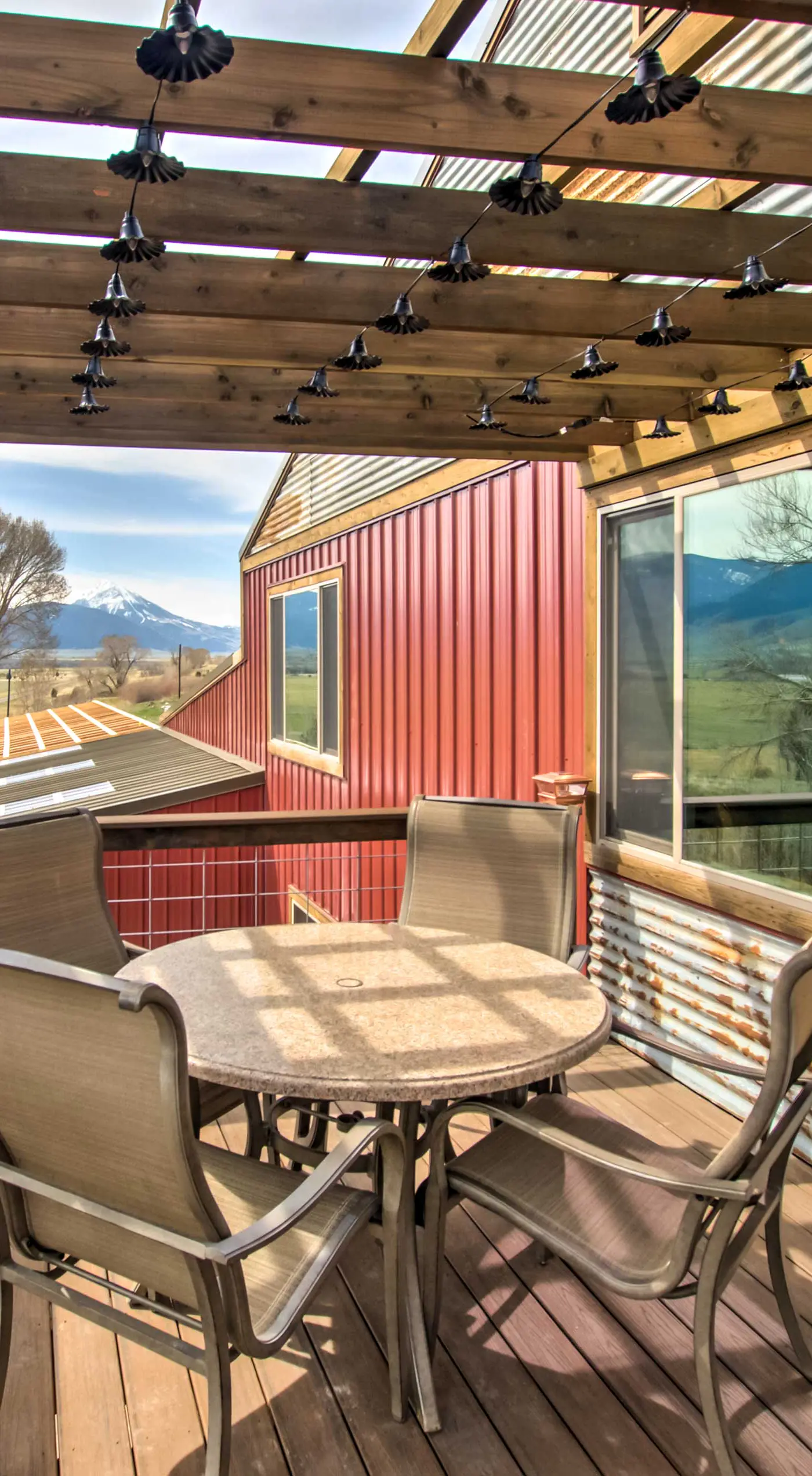 Lovely Livingston Loft w/ Mountain & River Views!