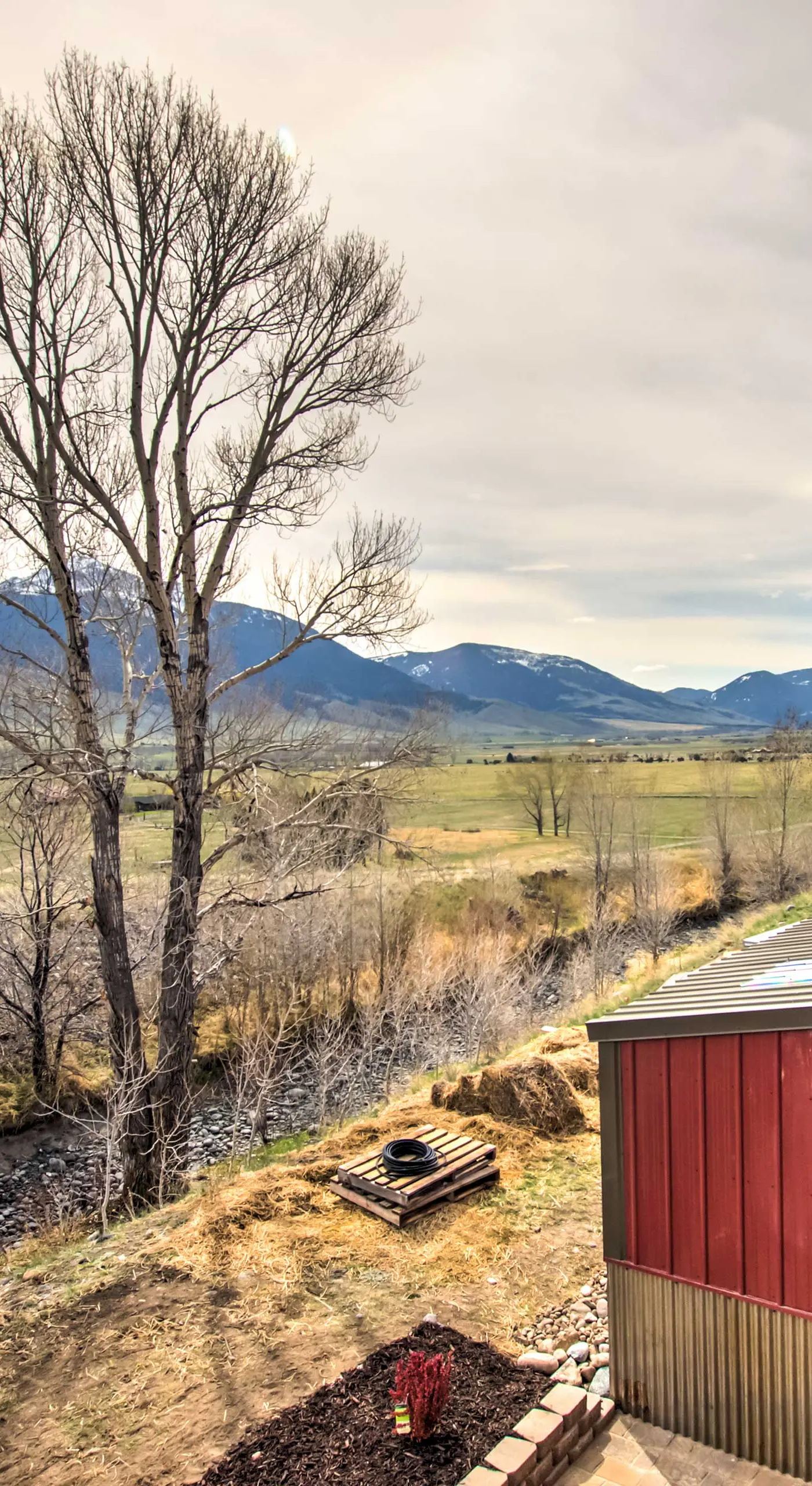 Lovely Livingston Loft w/ Mountain & River Views!