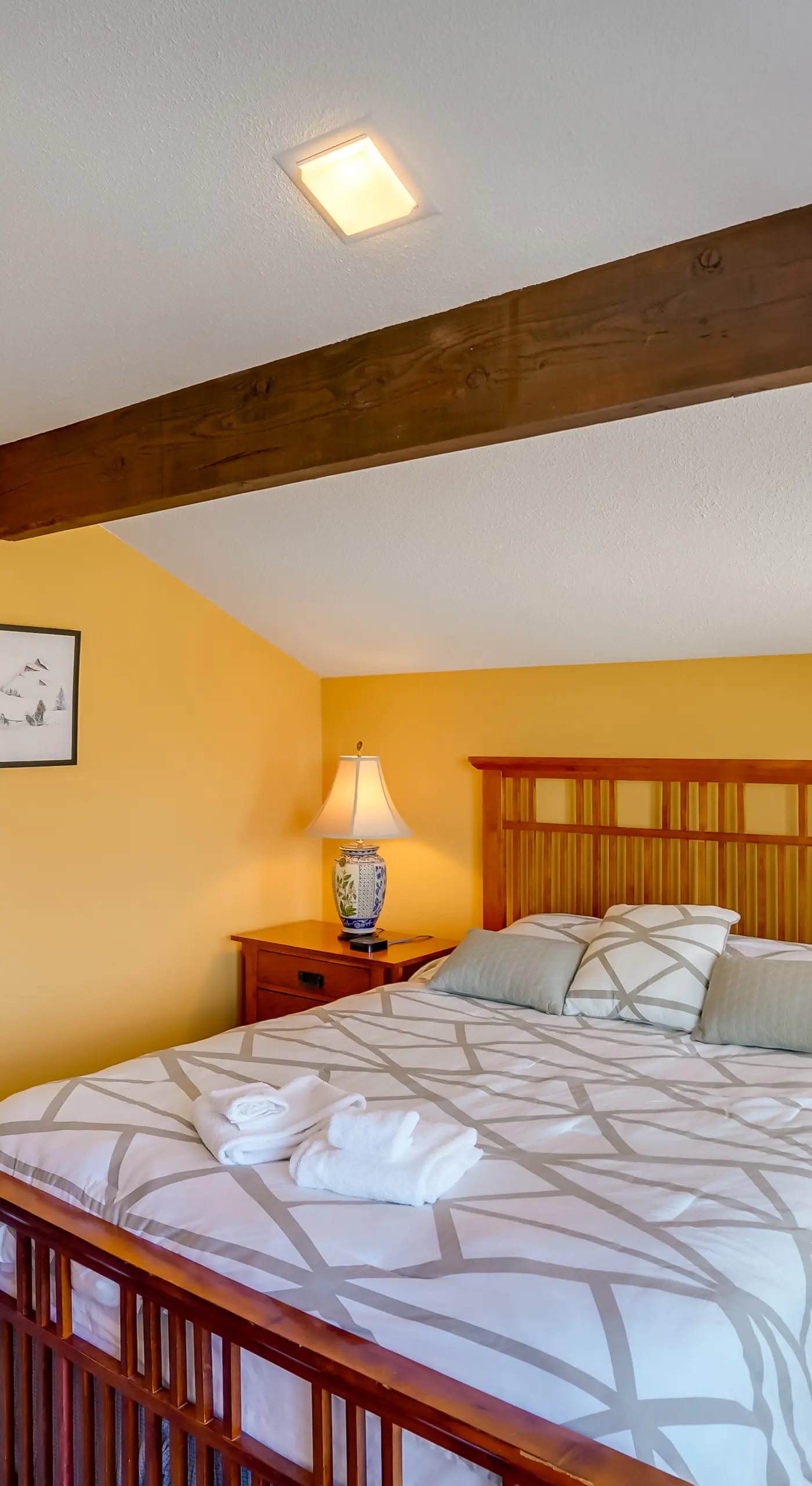 Bromley Mountain Escape w/ 2 Balconies: Hike & Ski