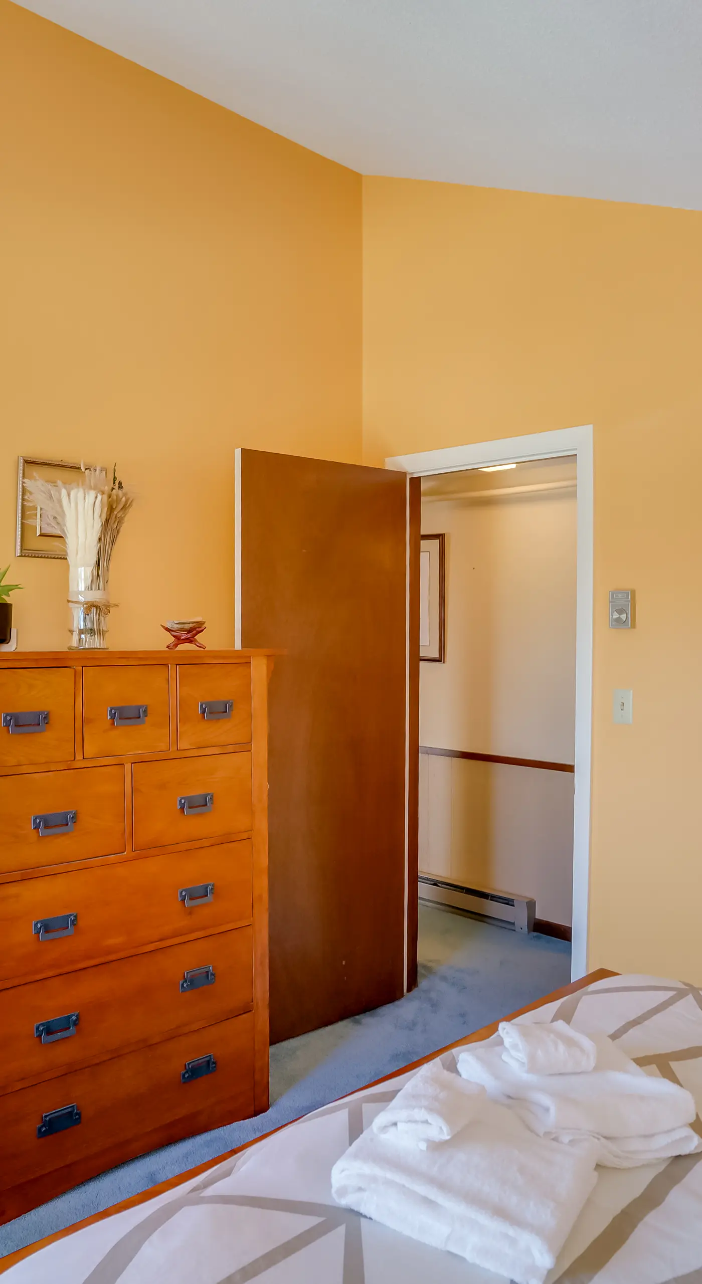 Bromley Mountain Escape w/ 2 Balconies: Hike & Ski
