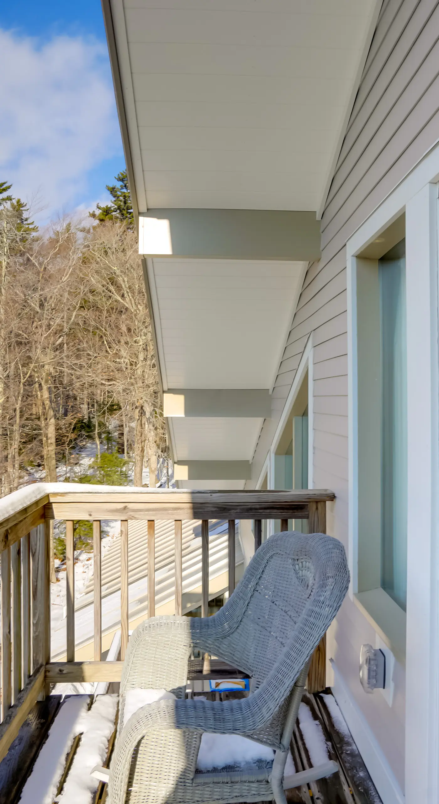 Bromley Mountain Escape w/ 2 Balconies: Hike & Ski