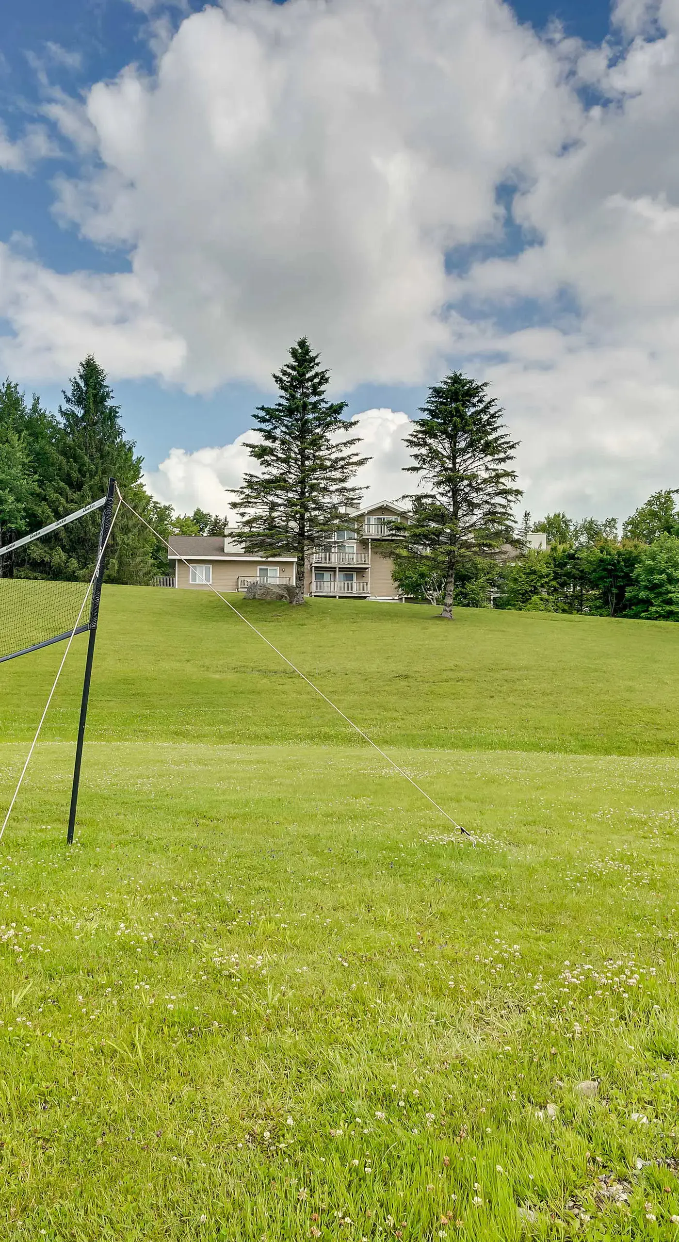 Bromley Mountain Escape w/ 2 Balconies: Hike & Ski