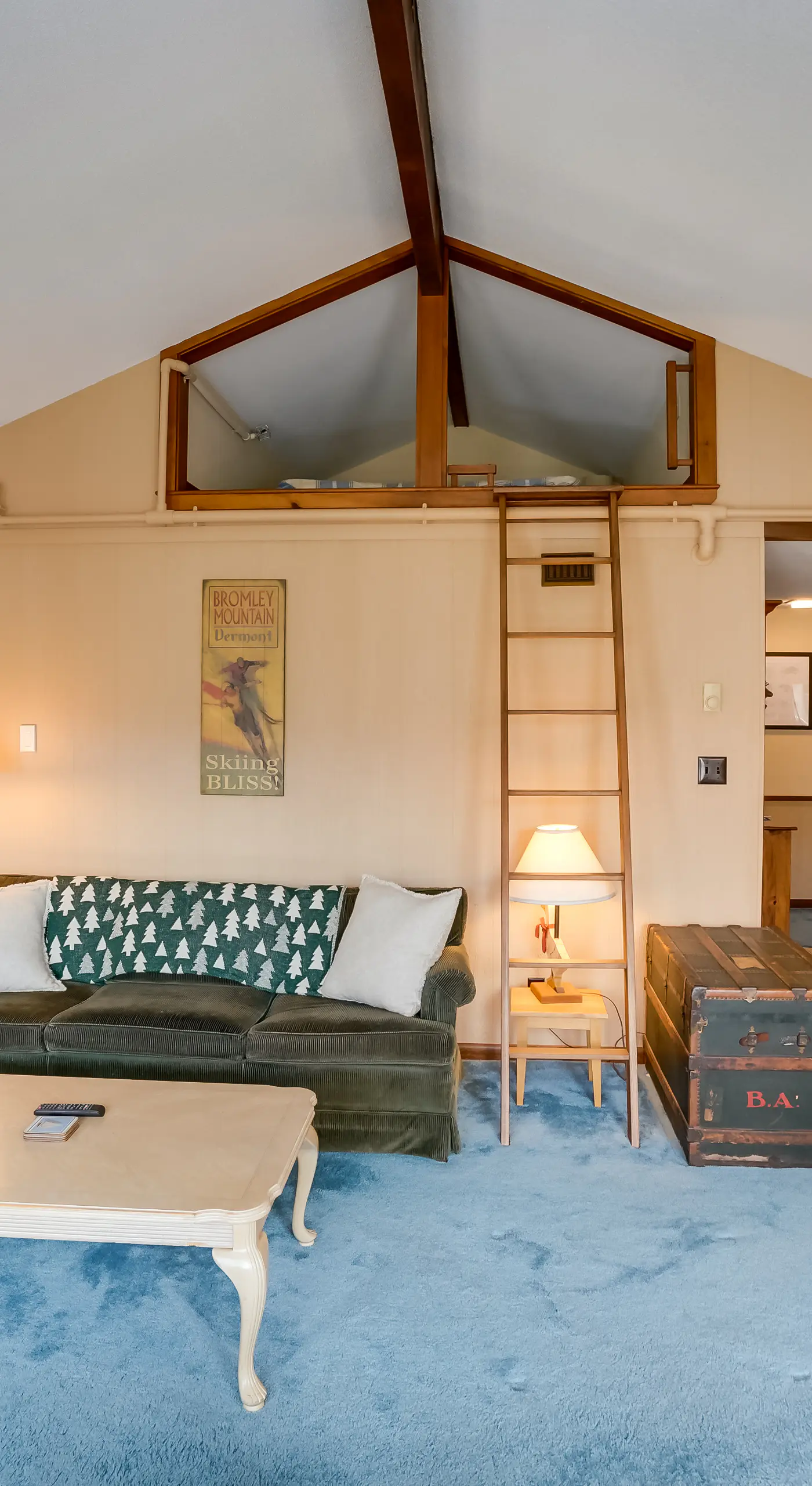 Bromley Mountain Escape w/ 2 Balconies: Hike & Ski