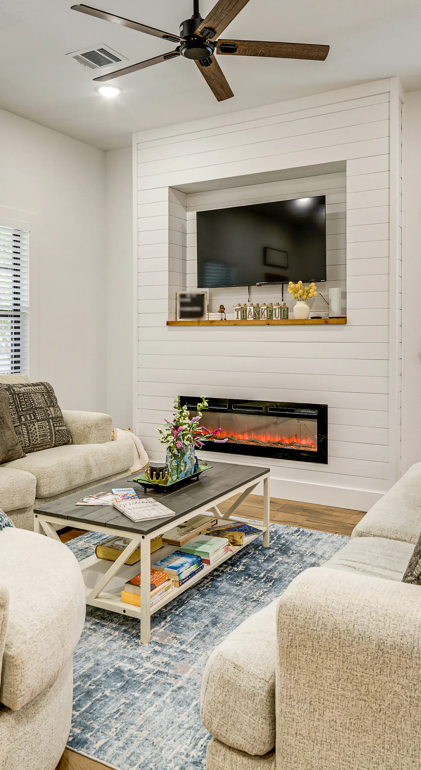 1 Mi to Dtwn Brenham! 'The Bell & Bloom Cottage'