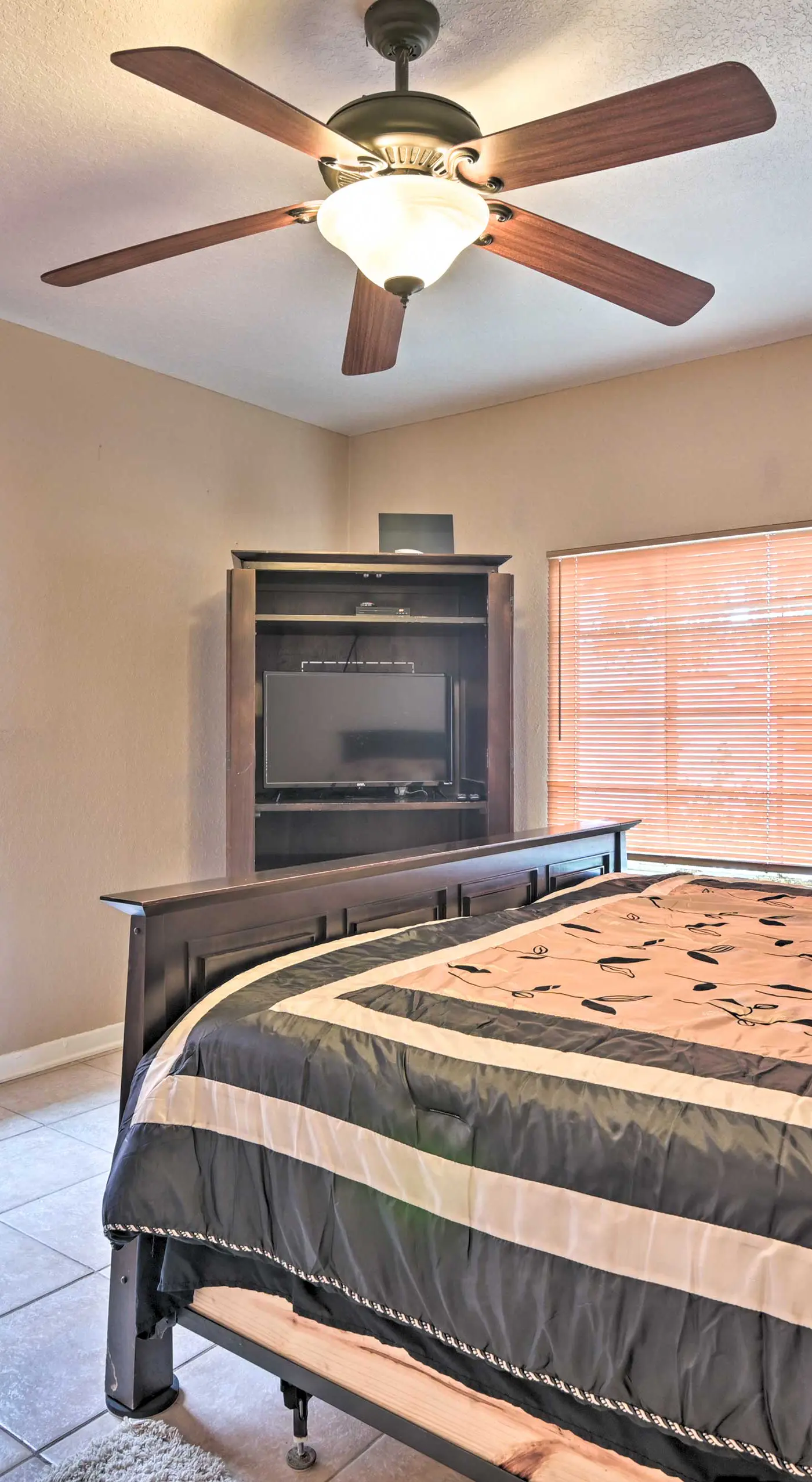Lake Views & Private Porch: Auburndale Family Home