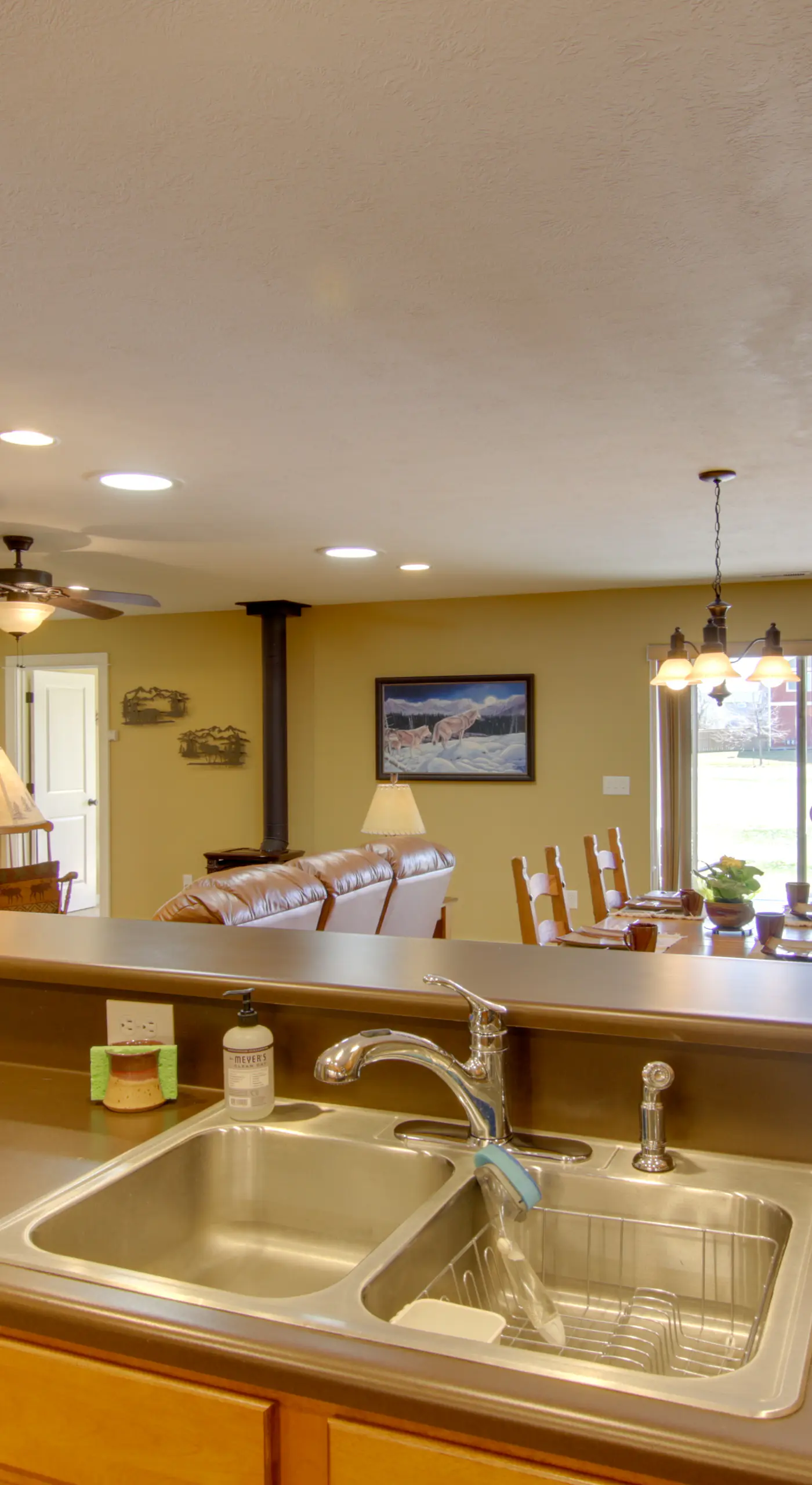 Bozeman Condo w/ Grill ~ 2 Mi to Hot Springs!