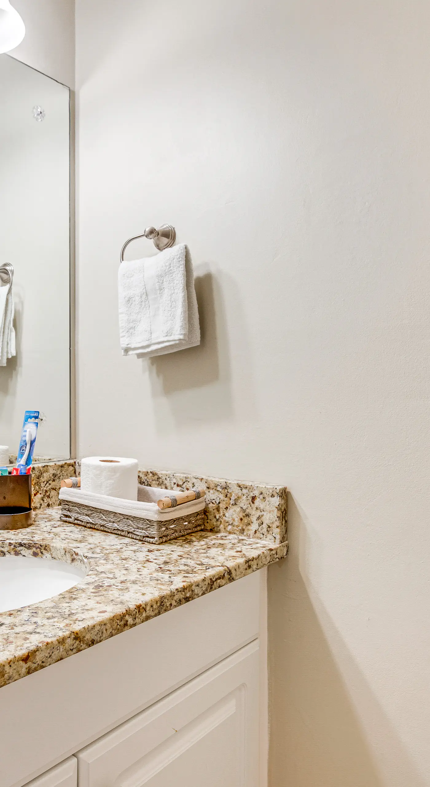 Welcoming Townhome: 1/2 Mi to Downtown Smyrna