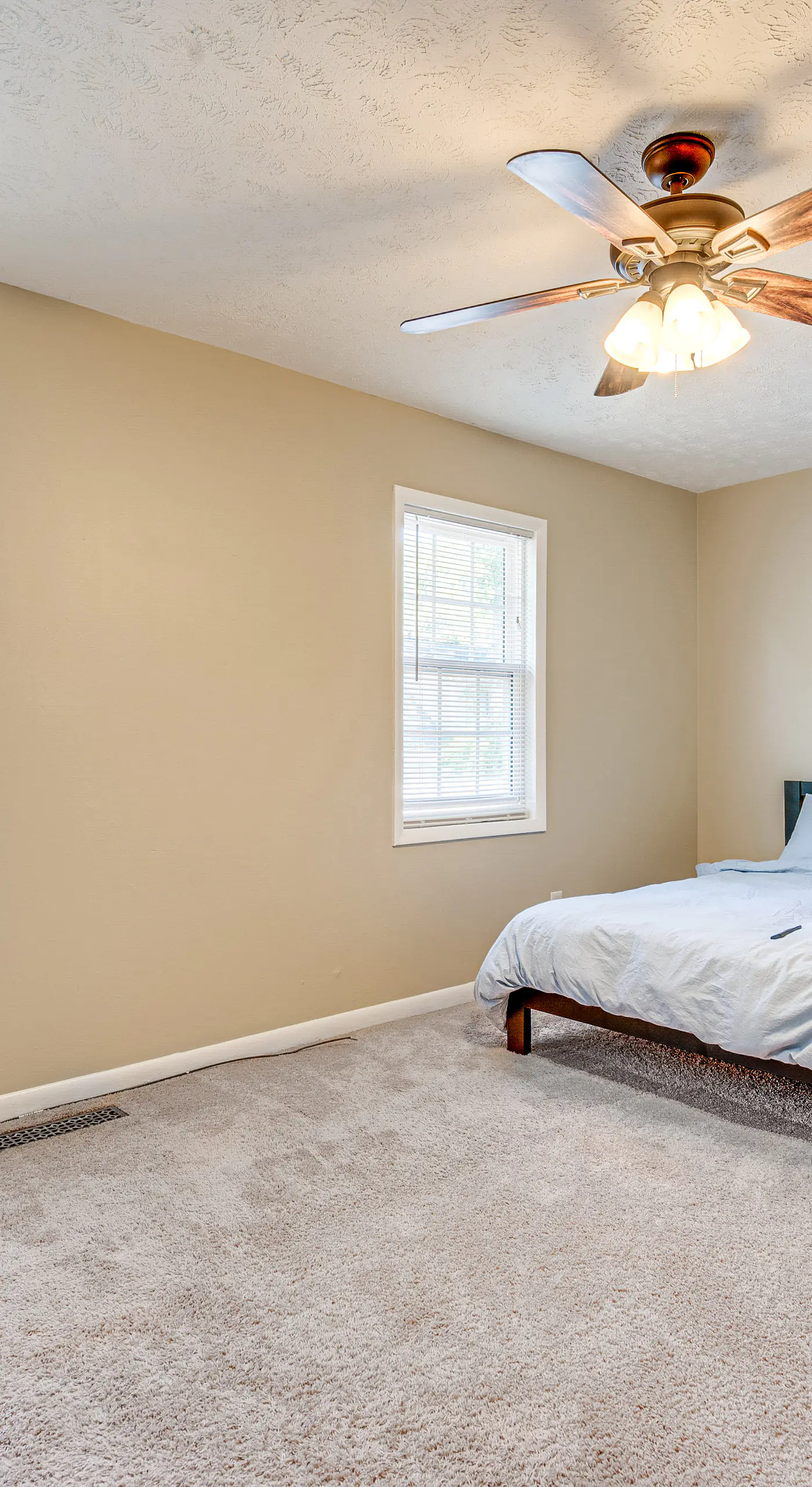 Welcoming Townhome: 1/2 Mi to Downtown Smyrna