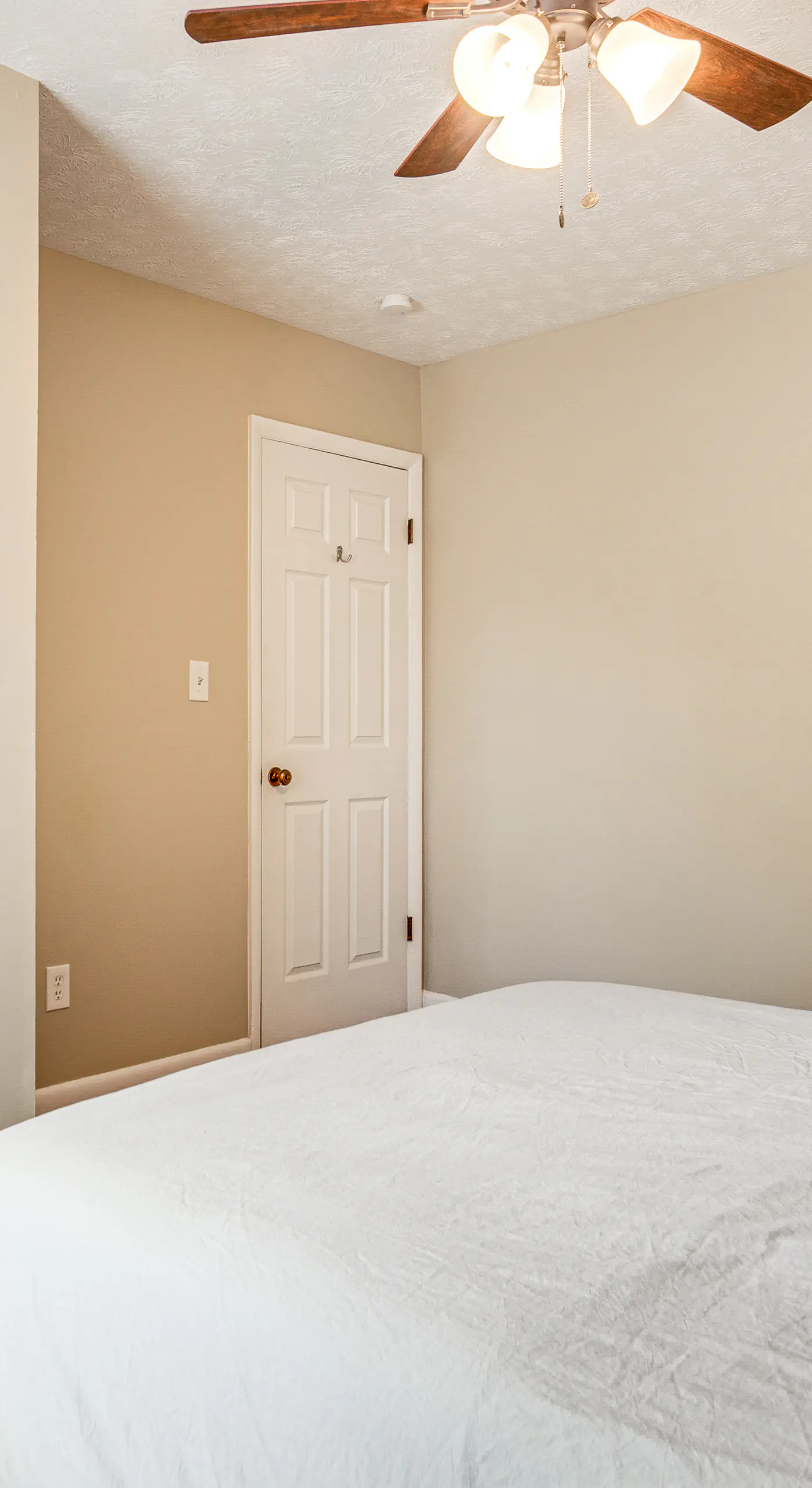 Welcoming Townhome: 1/2 Mi to Downtown Smyrna