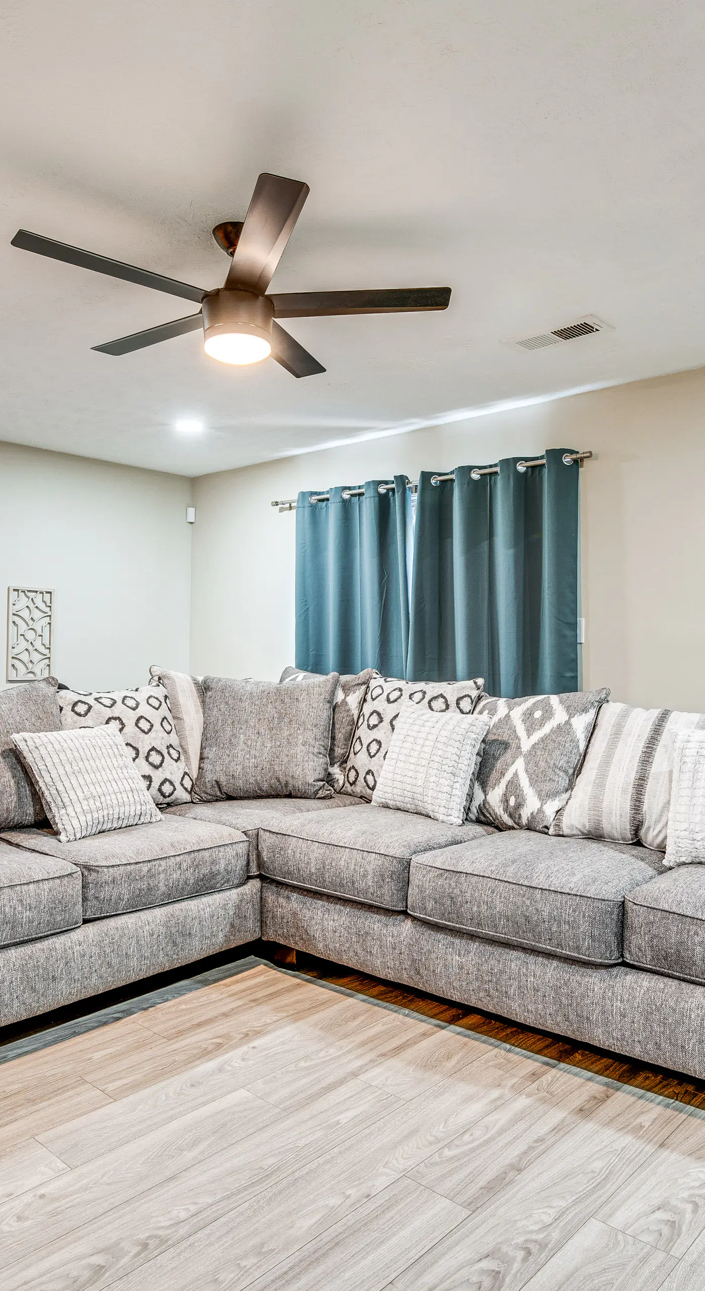 Welcoming Townhome: 1/2 Mi to Downtown Smyrna