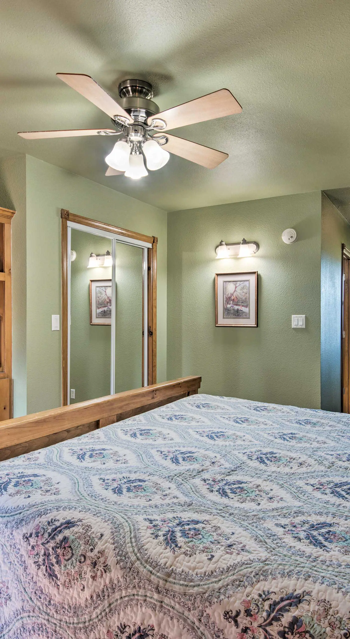 Broken Bow Cottage w/ Deck, Hot Tub & Fire Pit!