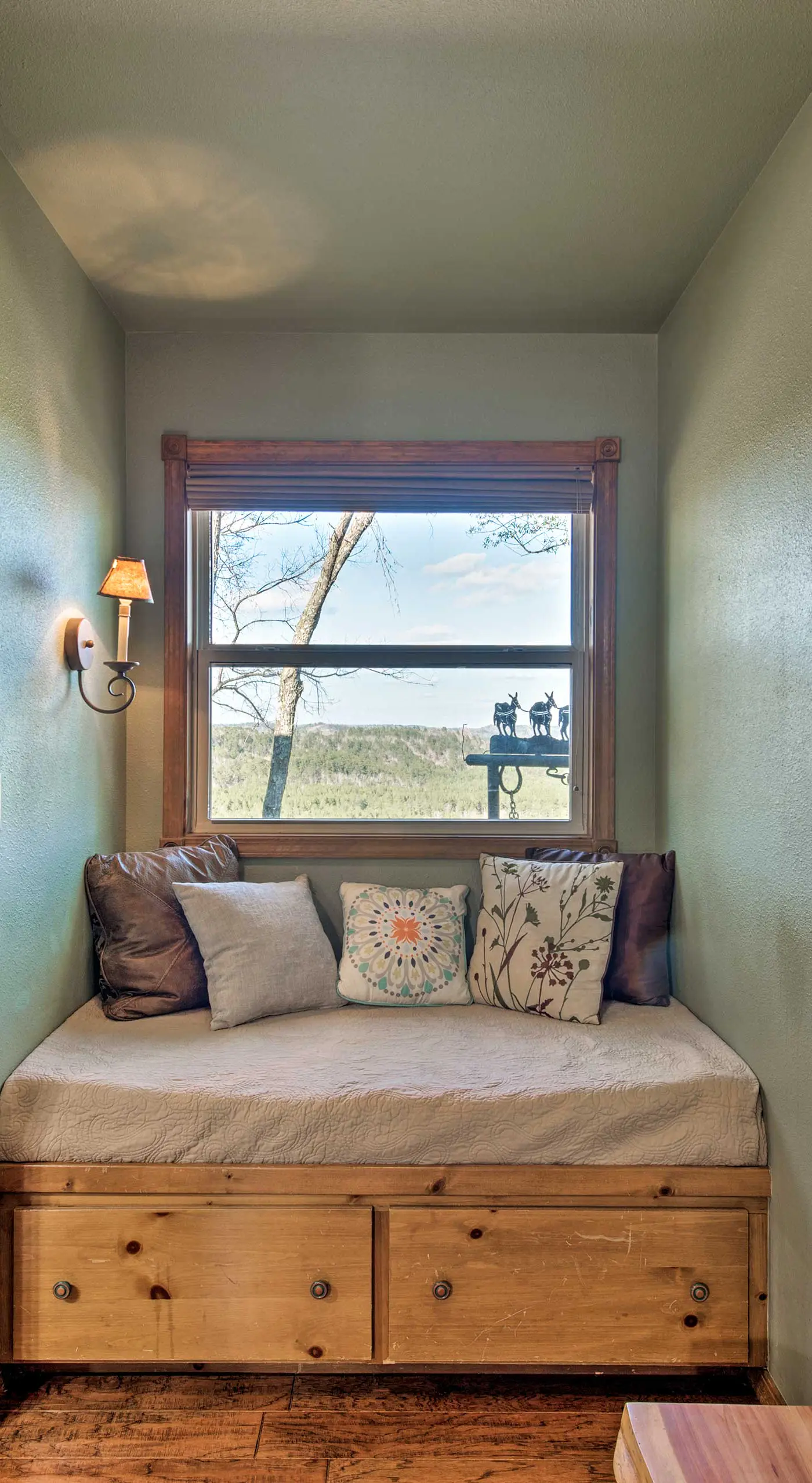 Broken Bow Cottage w/ Deck, Hot Tub & Fire Pit!