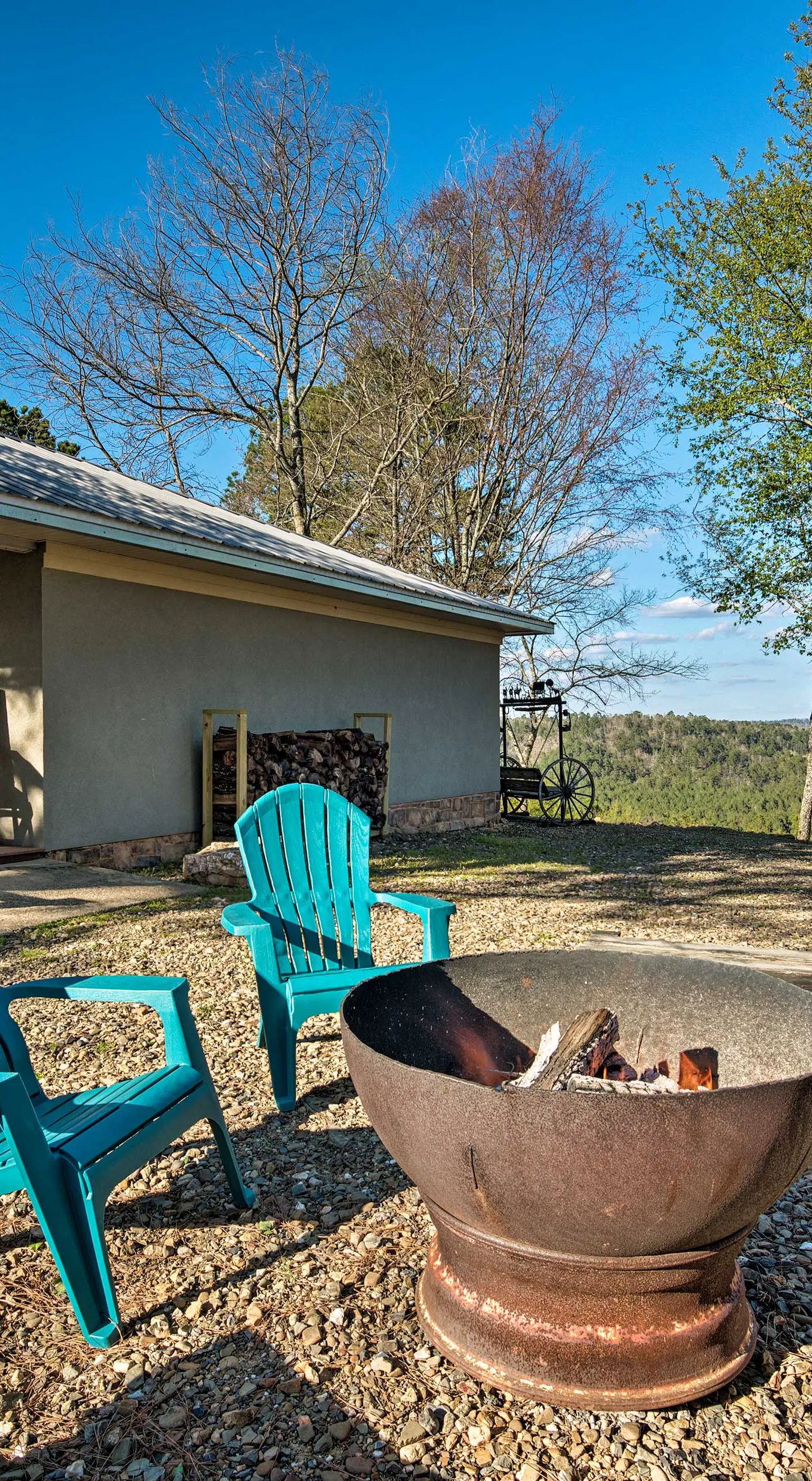 Broken Bow Cottage w/ Deck, Hot Tub & Fire Pit!