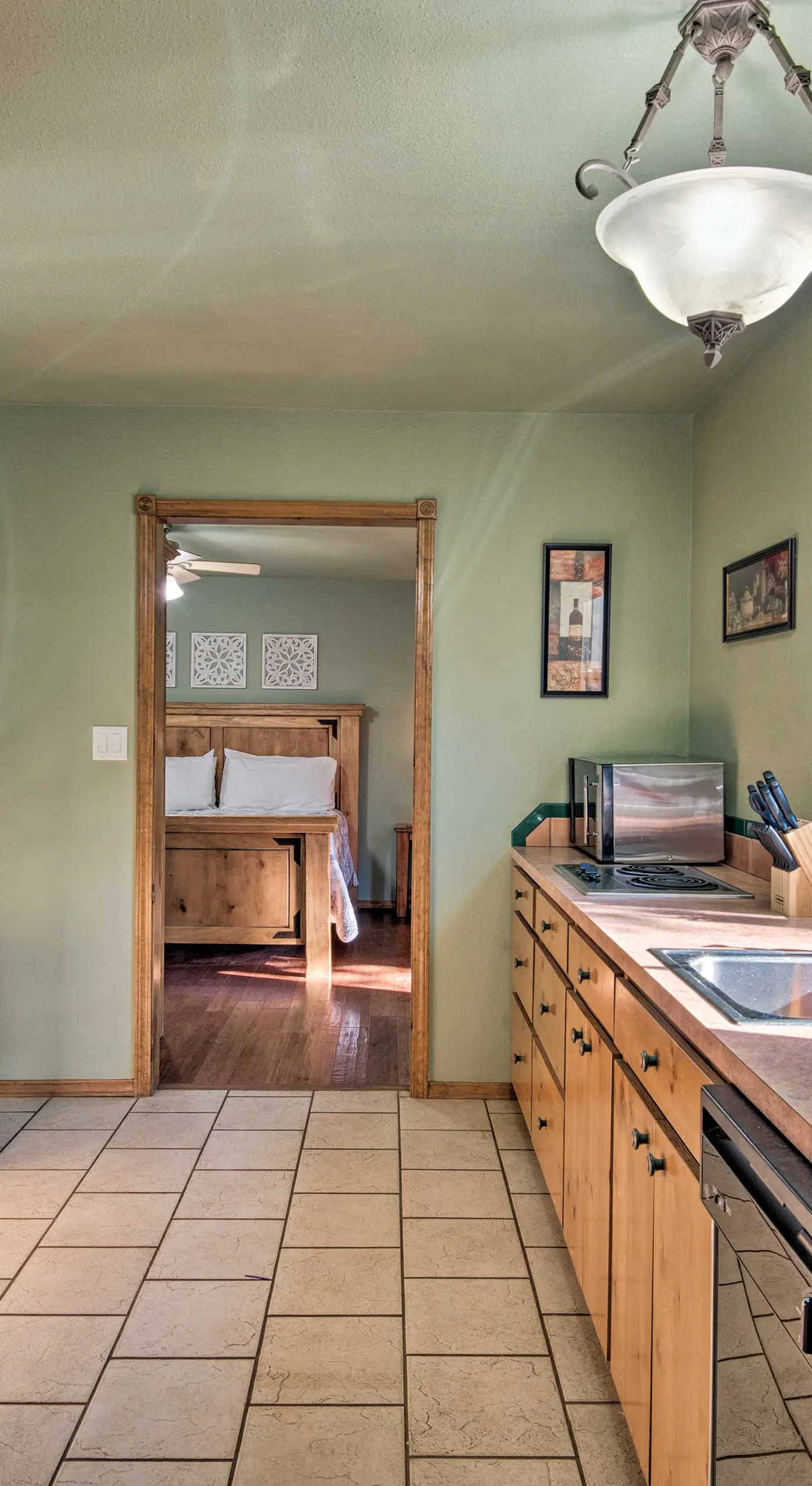 Broken Bow Cottage w/ Deck, Hot Tub & Fire Pit!